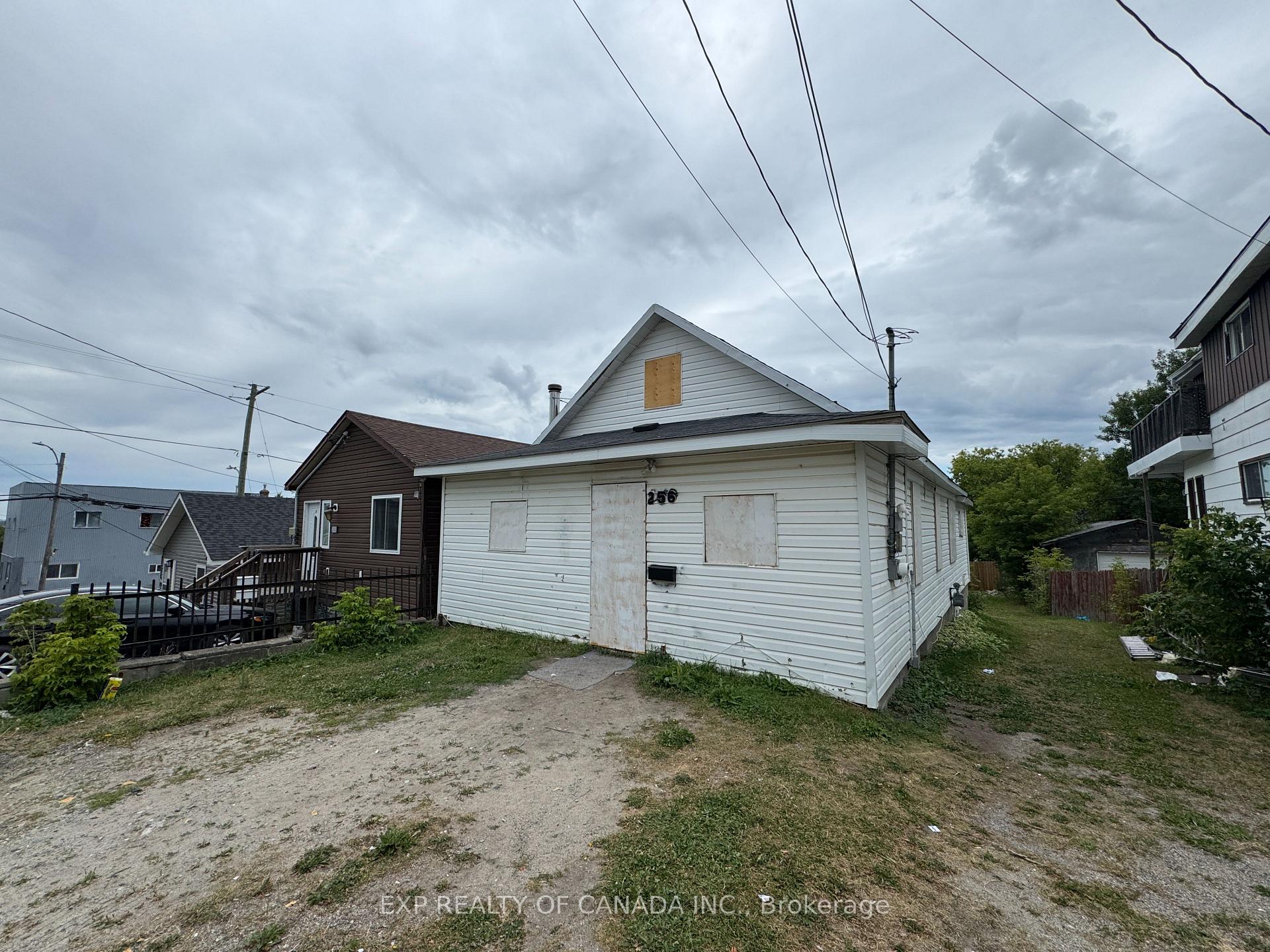 Photo 2 of 256 Sixth Avenue, Timmins, TNE - Hill District — HOMEH