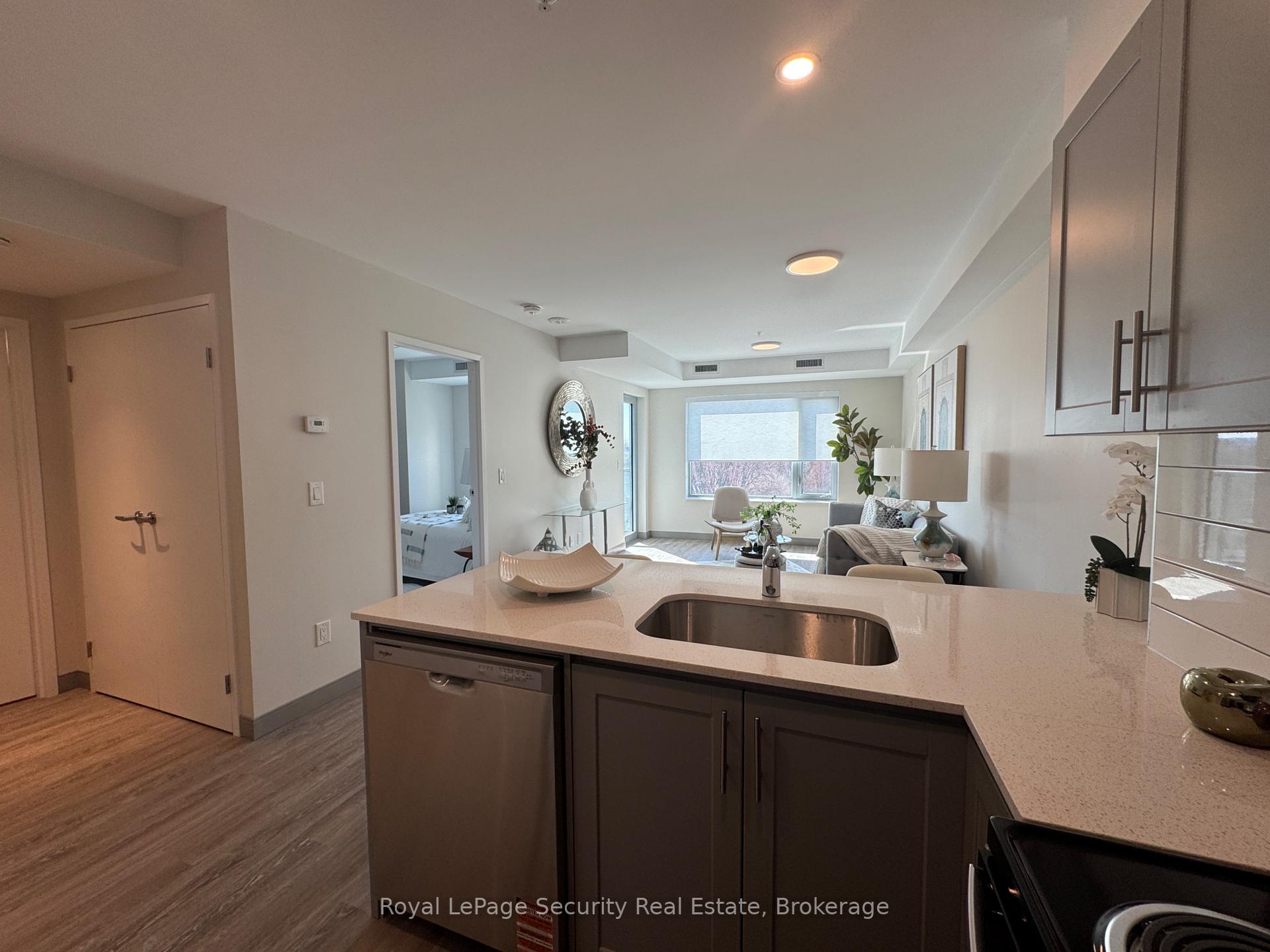 Photo 4 of Unit 511, 1015 Innisfil Beach Road, Innisfil, Alcona — HOMEH