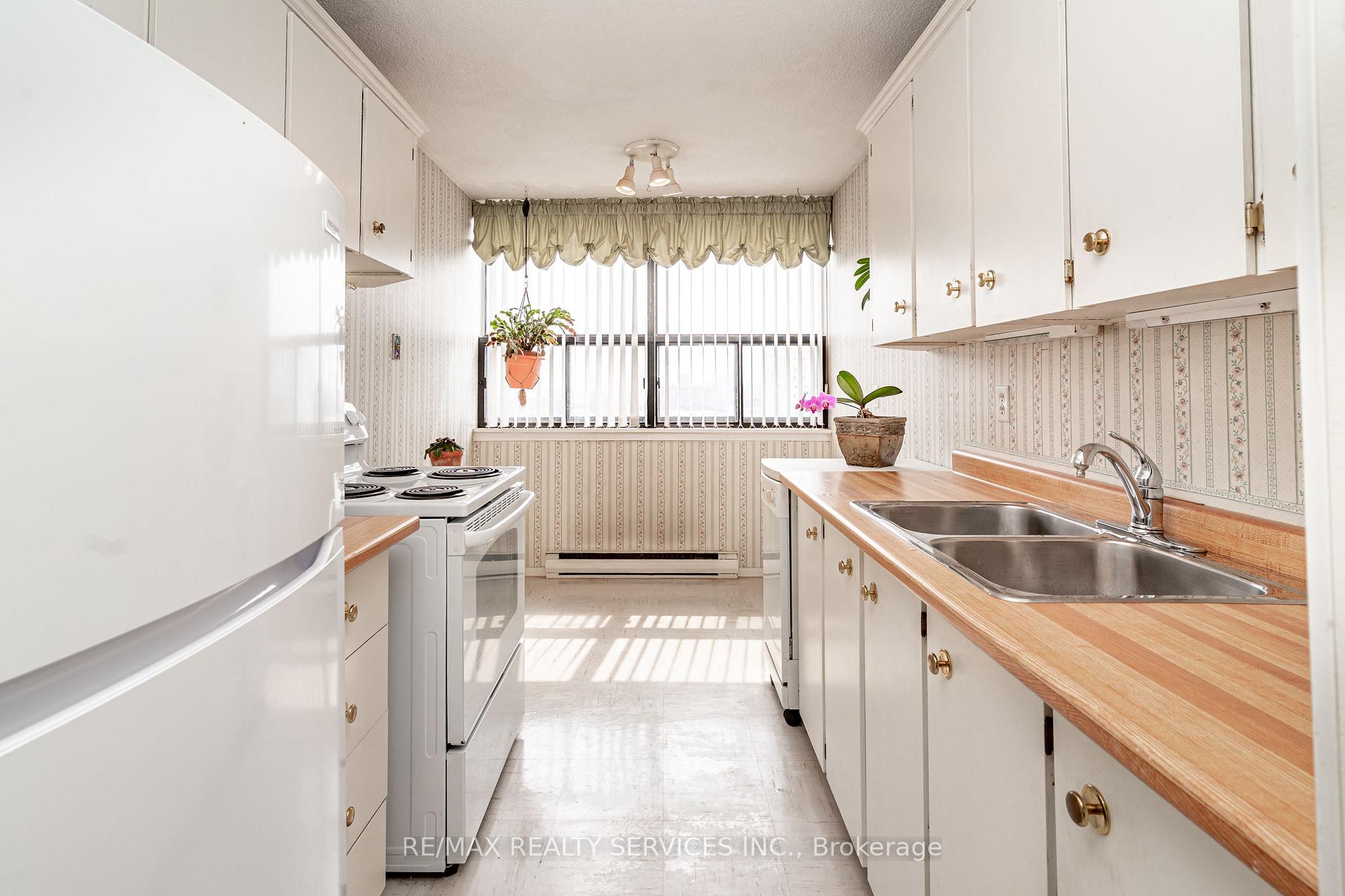 Photo 18 of Unit 2102, 18 Knightsbridge Road, Brampton, Queen Street Corridor — HOMEH