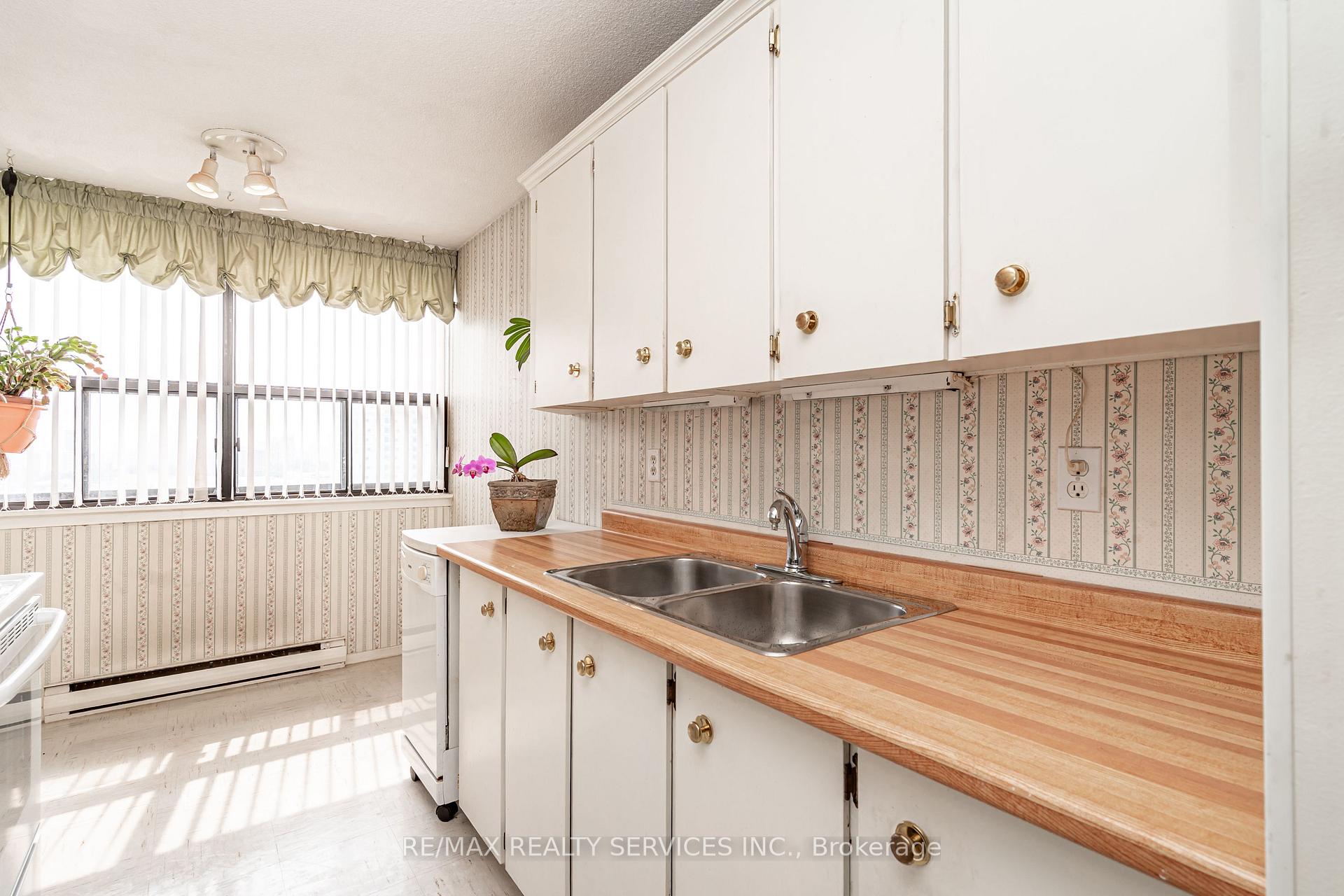 Photo 19 of Unit 2102, 18 Knightsbridge Road, Brampton, Queen Street Corridor — HOMEH