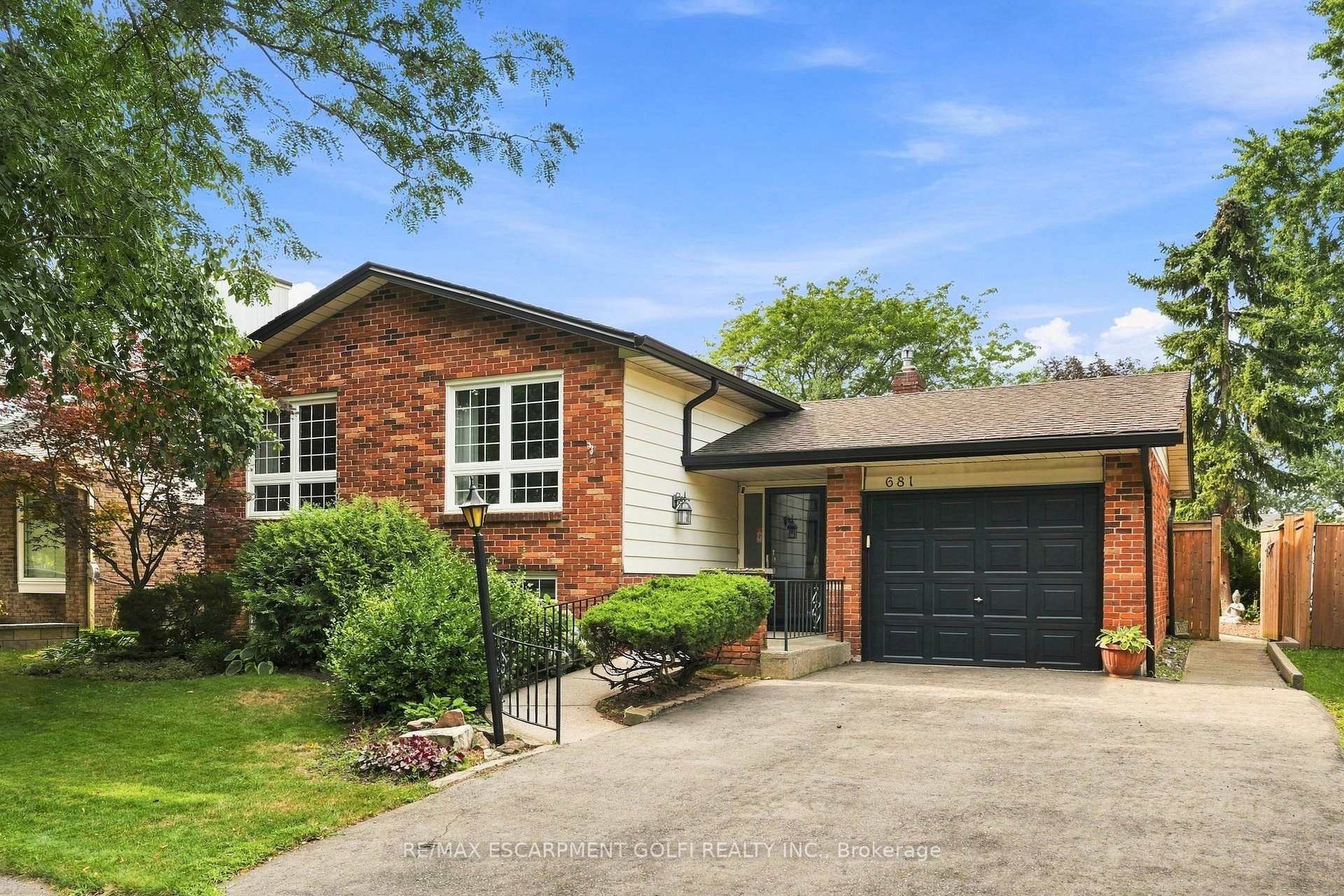 Photo 1 of 681 Empress Crescent, Burlington, Appleby — HOMEH
