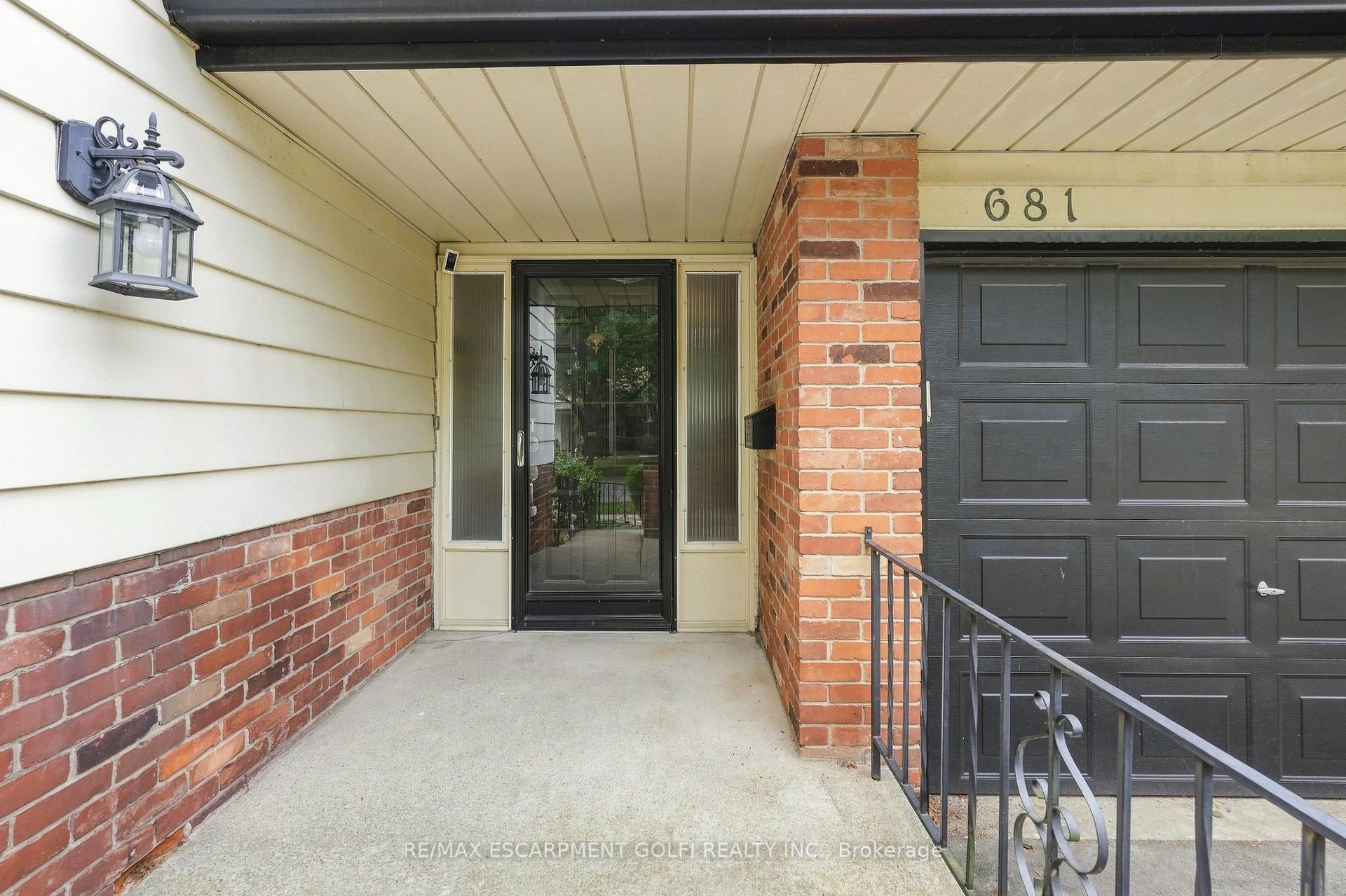 Photo 3 of 681 Empress Crescent, Burlington, Appleby — HOMEH