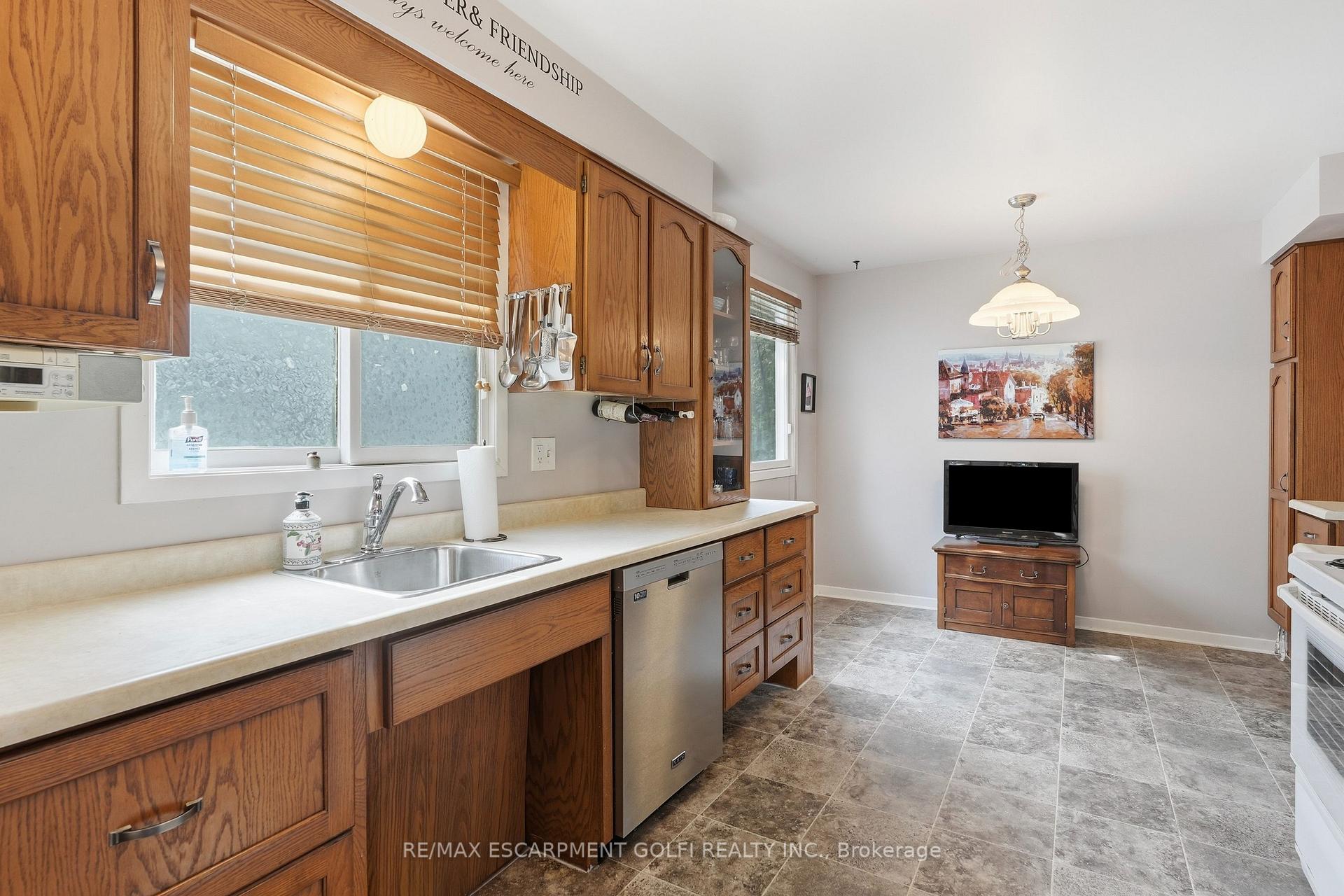 Photo 13 of 681 Empress Crescent, Burlington, Appleby — HOMEH