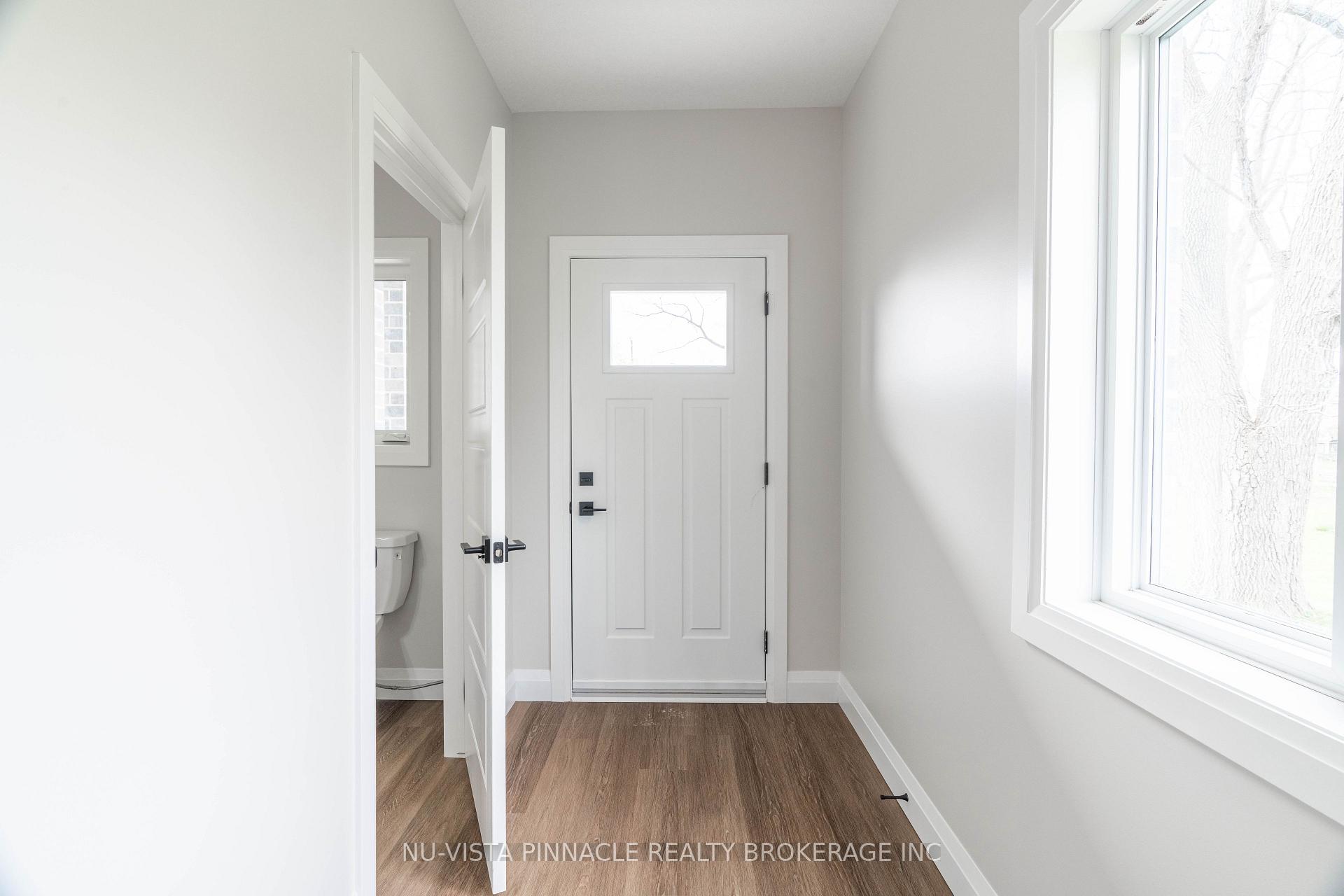 Photo 5 of 75 Doune Street, Strathroy-Caradoc, SE — HOMEH