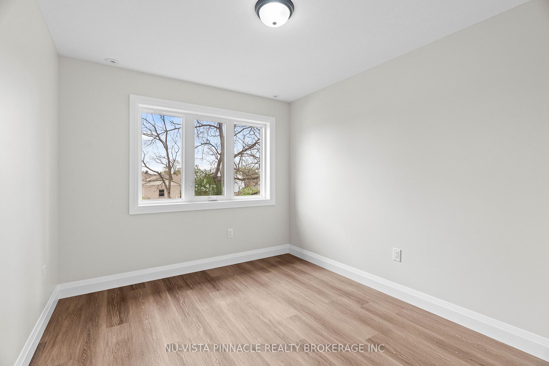 Photo 9 of 75 Doune Street, Strathroy-Caradoc, SE — HOMEH