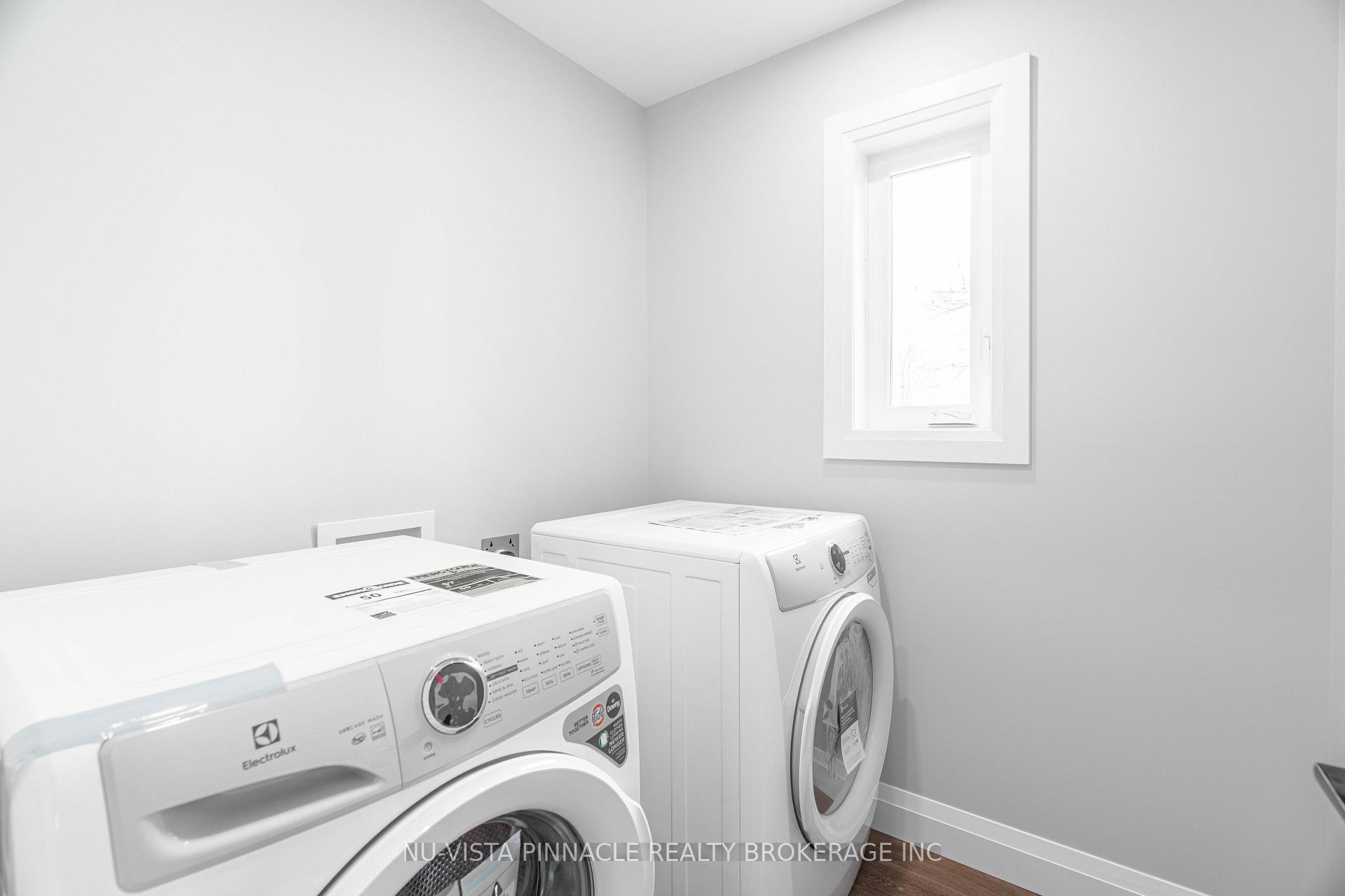 Photo 11 of 75 Doune Street, Strathroy-Caradoc, SE — HOMEH