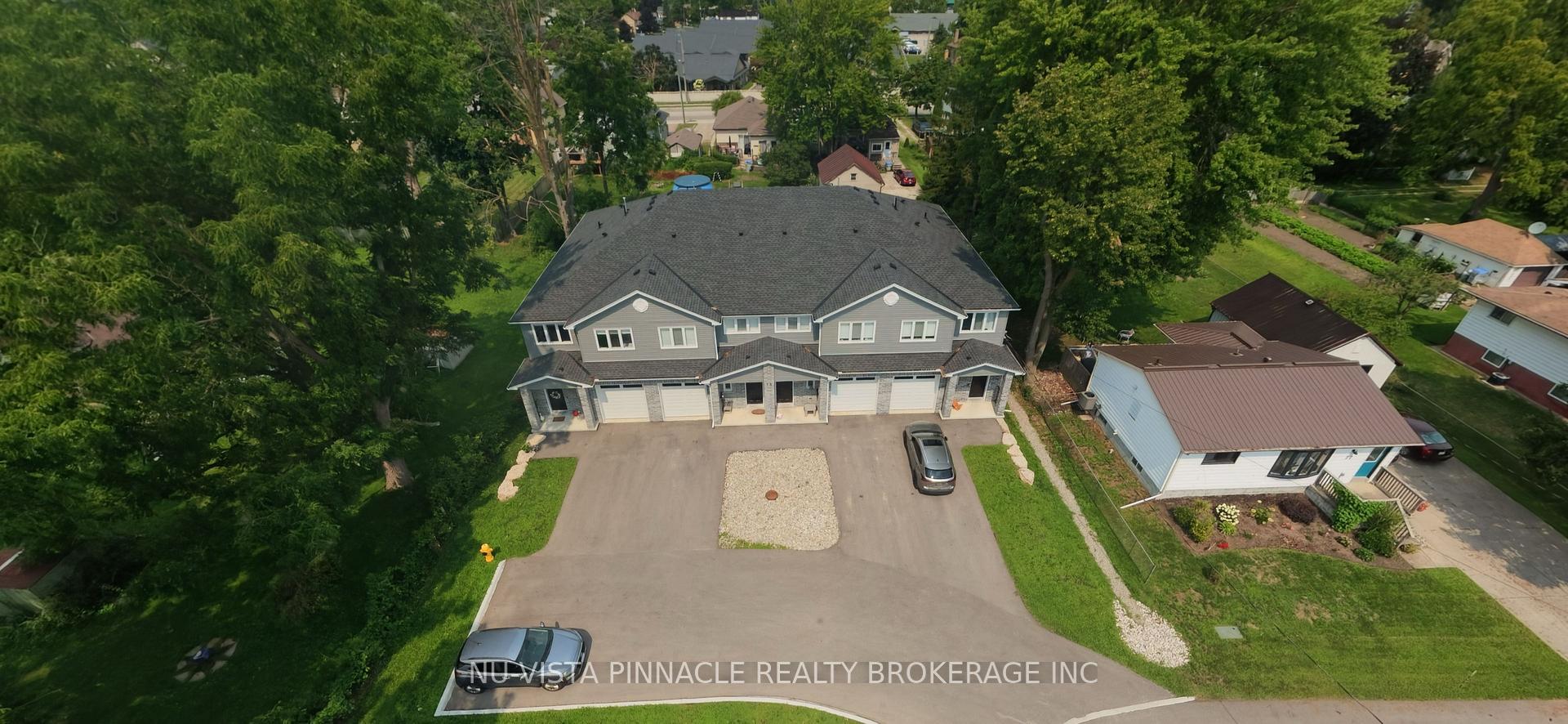 Photo 2 of 75 Doune Street, Strathroy-Caradoc, SE — HOMEH