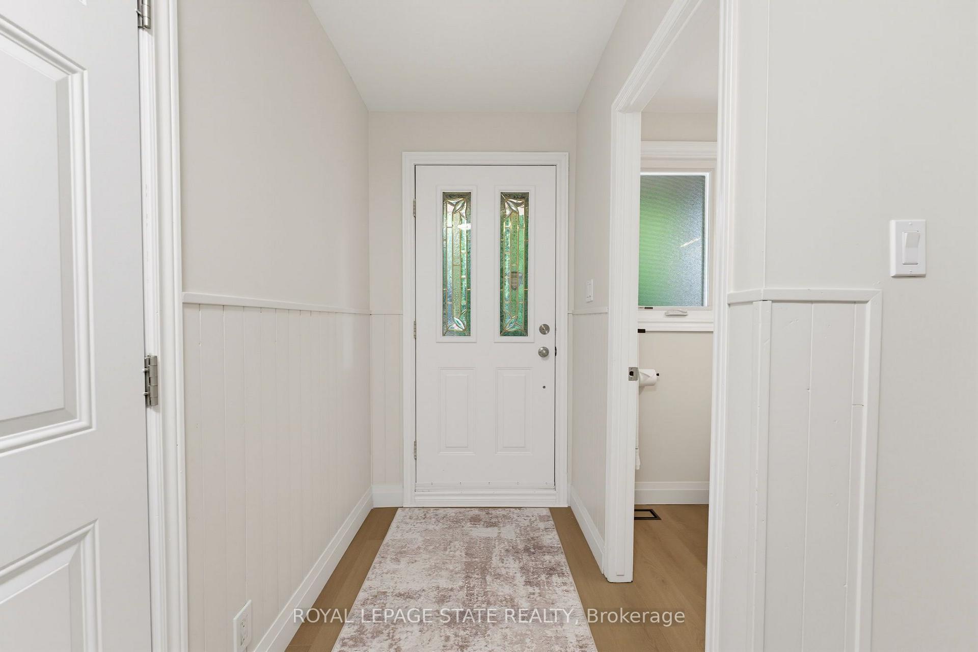 Photo 4 of 32 Silvervine Drive, Hamilton, Stoney Creek — HOMEH