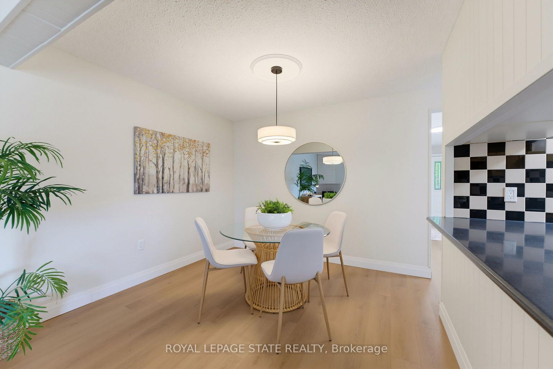 Photo 8 of 32 Silvervine Drive, Hamilton, Stoney Creek — HOMEH