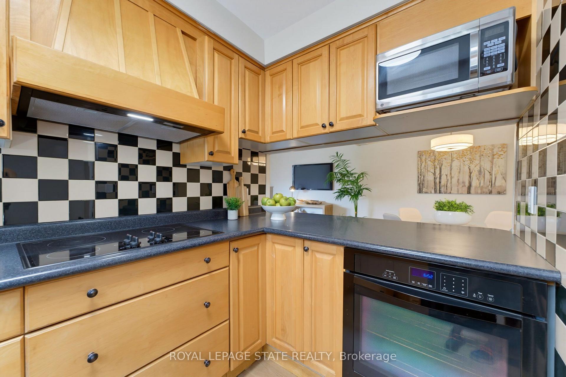 Photo 14 of 32 Silvervine Drive, Hamilton, Stoney Creek — HOMEH