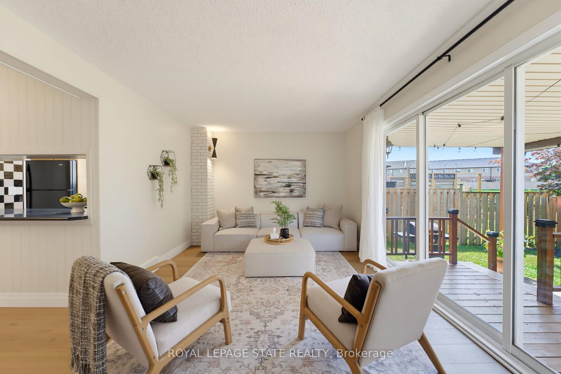 Photo 10 of 32 Silvervine Drive, Hamilton, Stoney Creek — HOMEH