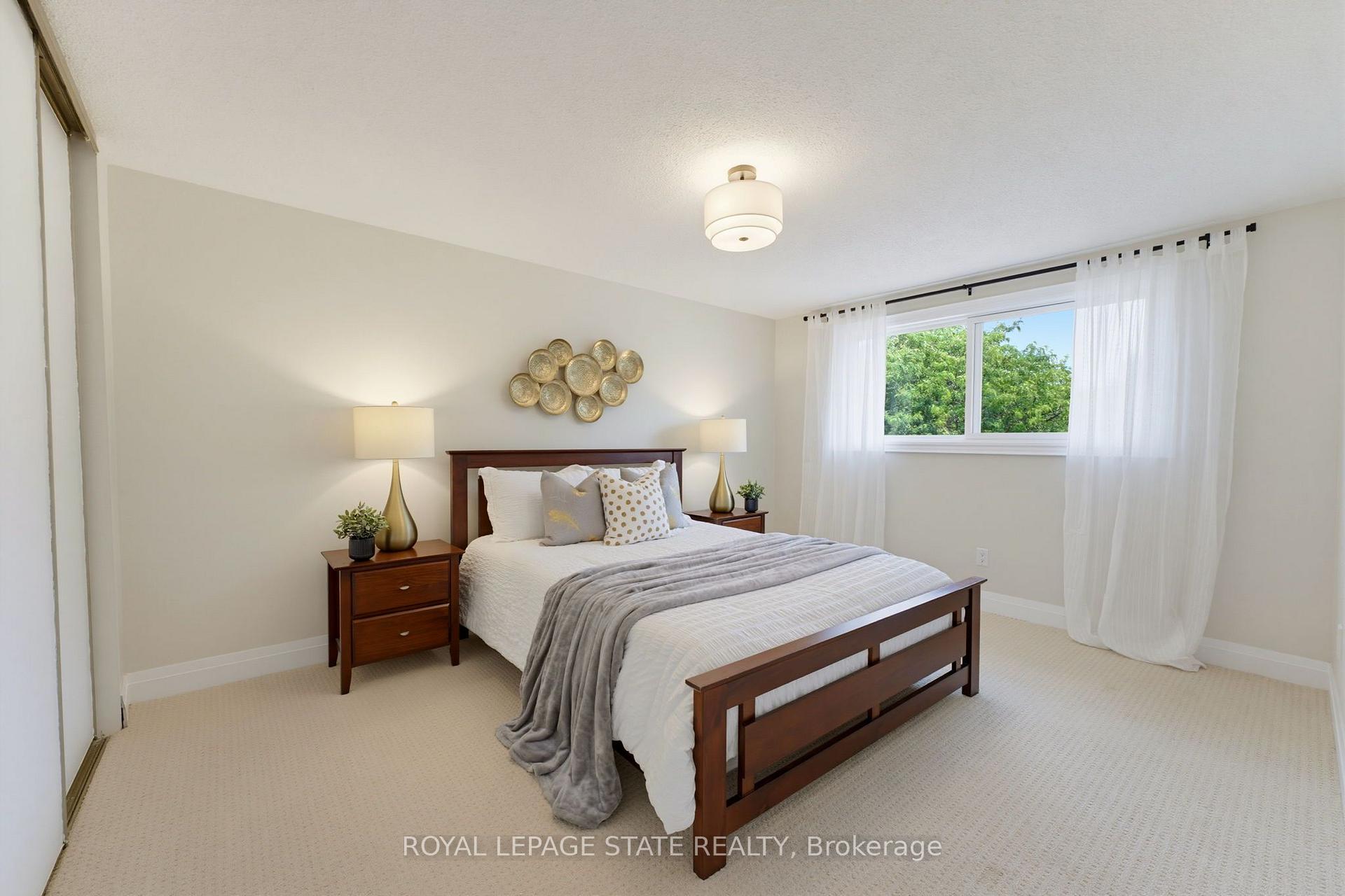 Photo 15 of 32 Silvervine Drive, Hamilton, Stoney Creek — HOMEH