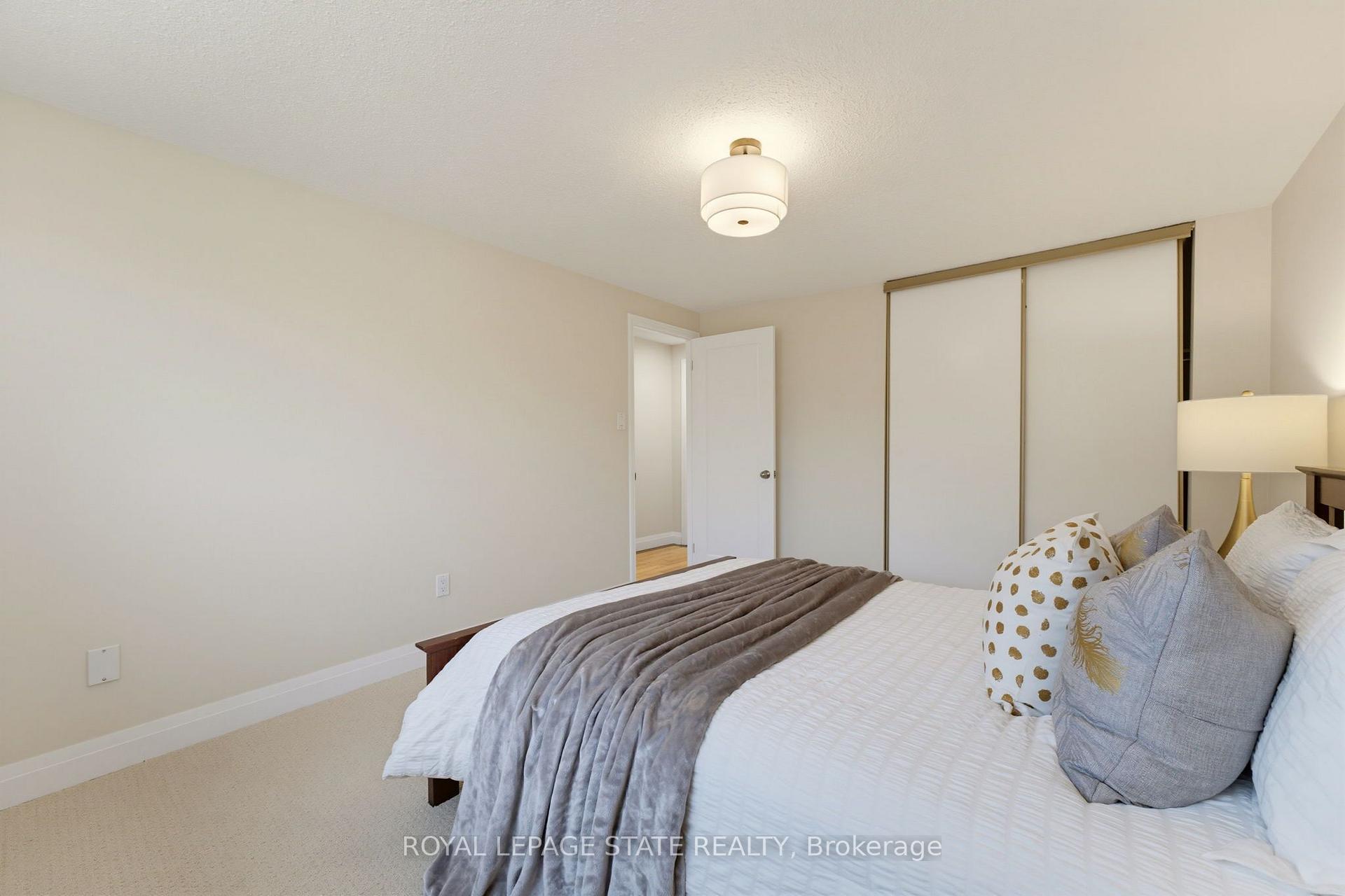 Photo 16 of 32 Silvervine Drive, Hamilton, Stoney Creek — HOMEH