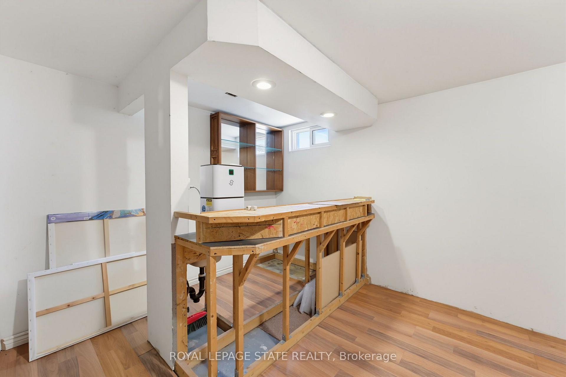 Photo 21 of 32 Silvervine Drive, Hamilton, Stoney Creek — HOMEH