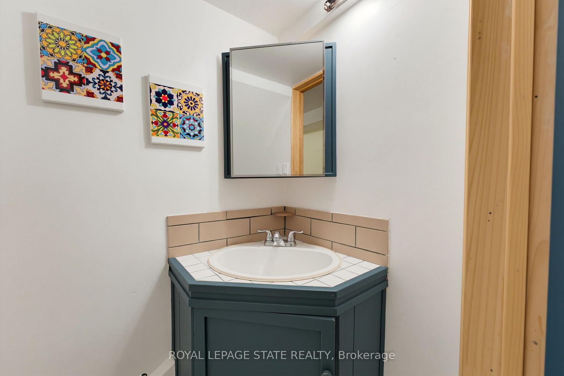 Photo 23 of 32 Silvervine Drive, Hamilton, Stoney Creek — HOMEH