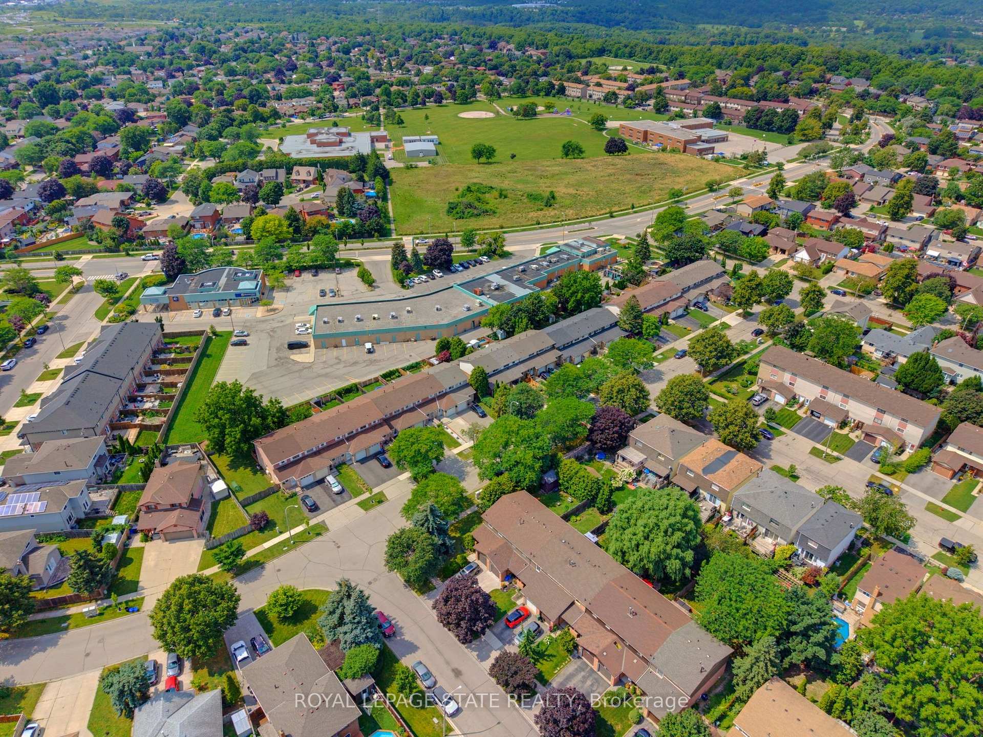 Photo 33 of 32 Silvervine Drive, Hamilton, Stoney Creek — HOMEH