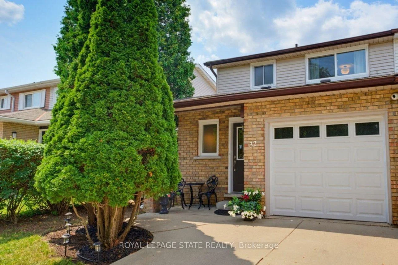 Photo 1 of 32 Silvervine Drive, Hamilton, Stoney Creek — HOMEH