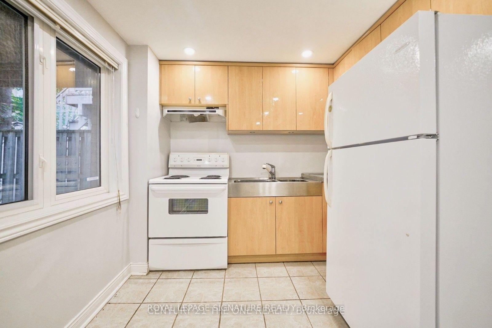 Photo 2 of 76 Highhill Drive, Scarborough, Tam O'Shanter-Sullivan — HOMEH