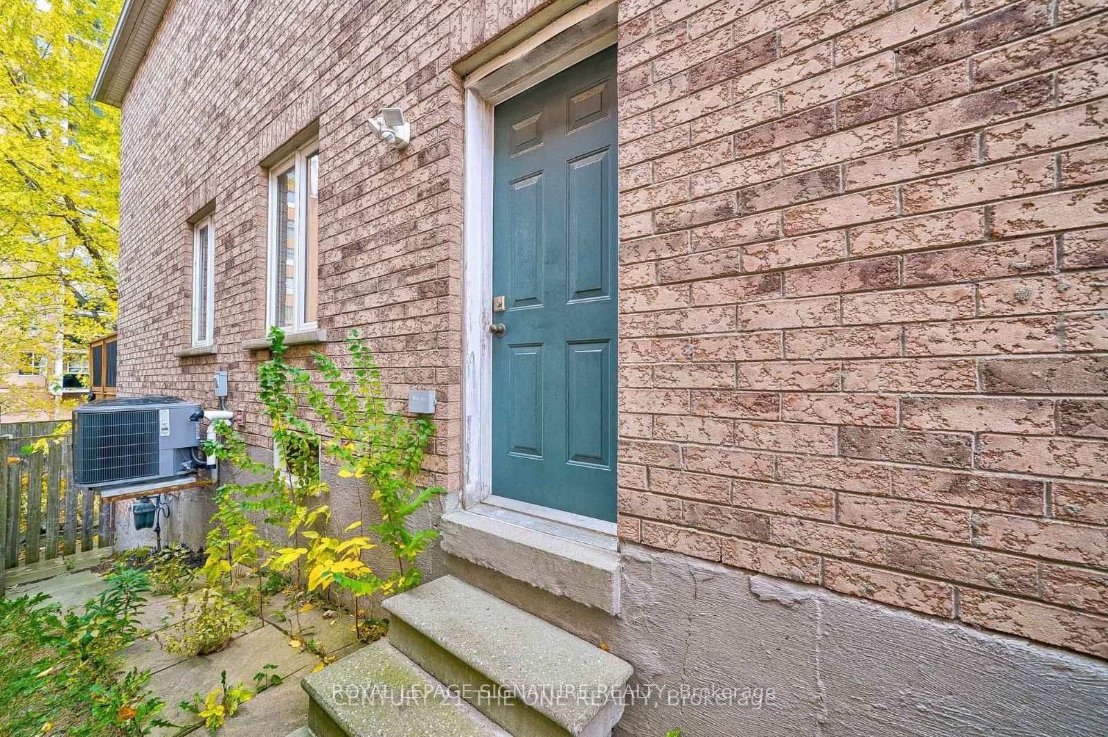 Photo 7 of 76 Highhill Drive, Scarborough, Tam O'Shanter-Sullivan — HOMEH