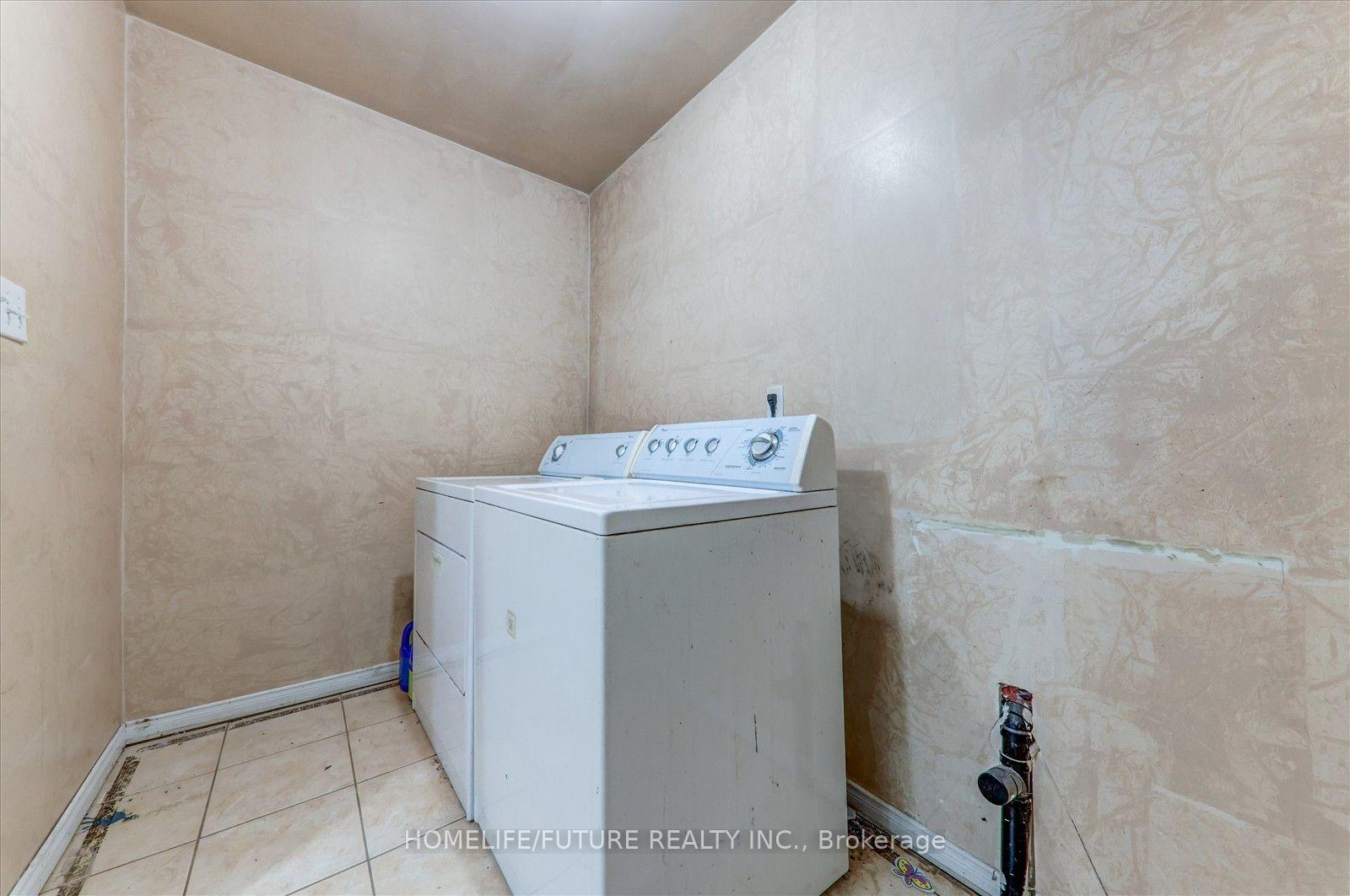 Photo 17 of Unit Main & 2nd, 69 Heatherdale Drive, Brampton, Fletcher's Meadow — HOMEH