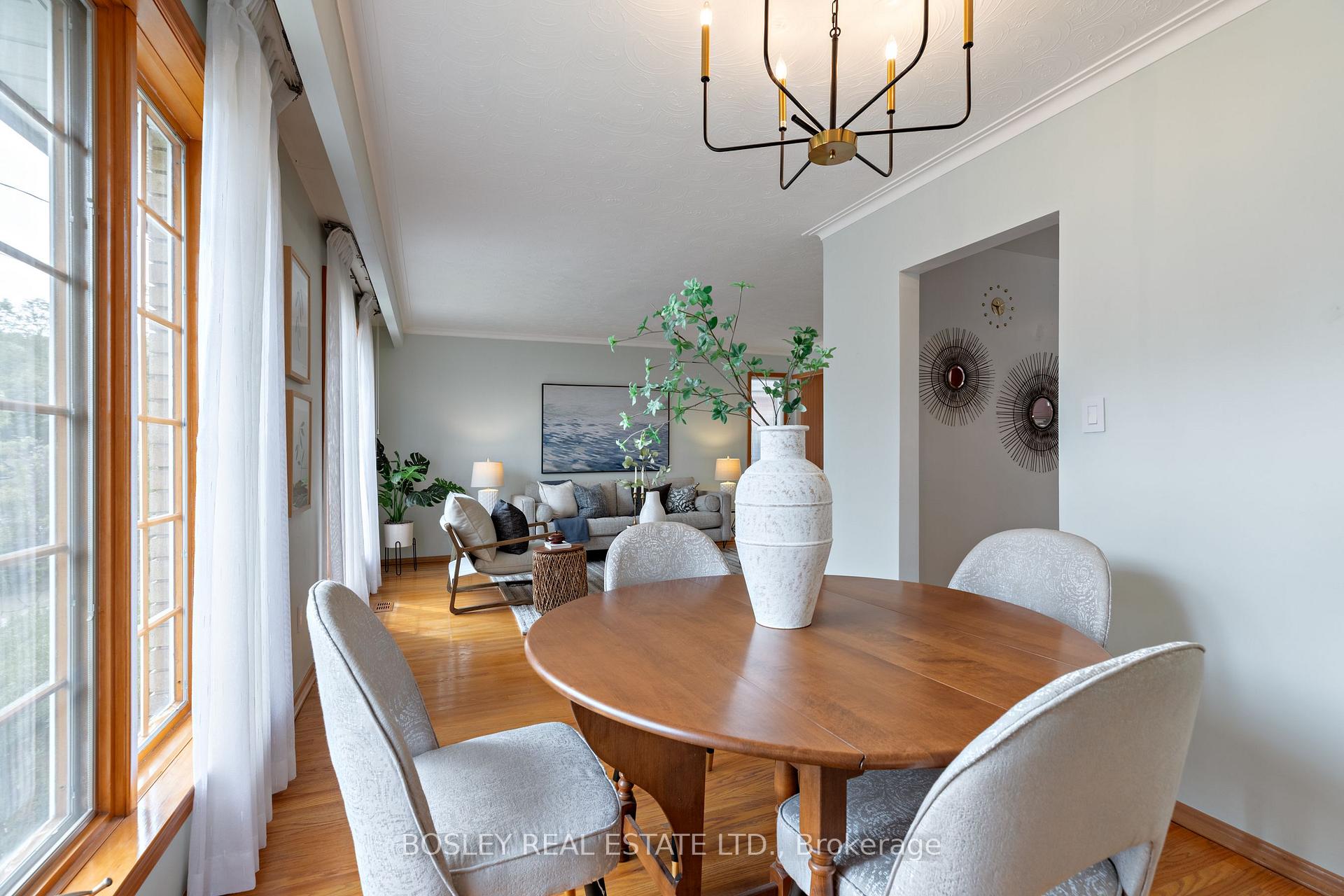 Photo 7 of 6 Cheyenne Drive, Scarborough, Woburn — HOMEH