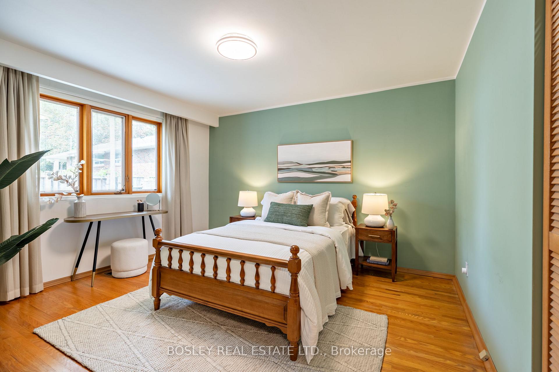Photo 13 of 6 Cheyenne Drive, Scarborough, Woburn — HOMEH