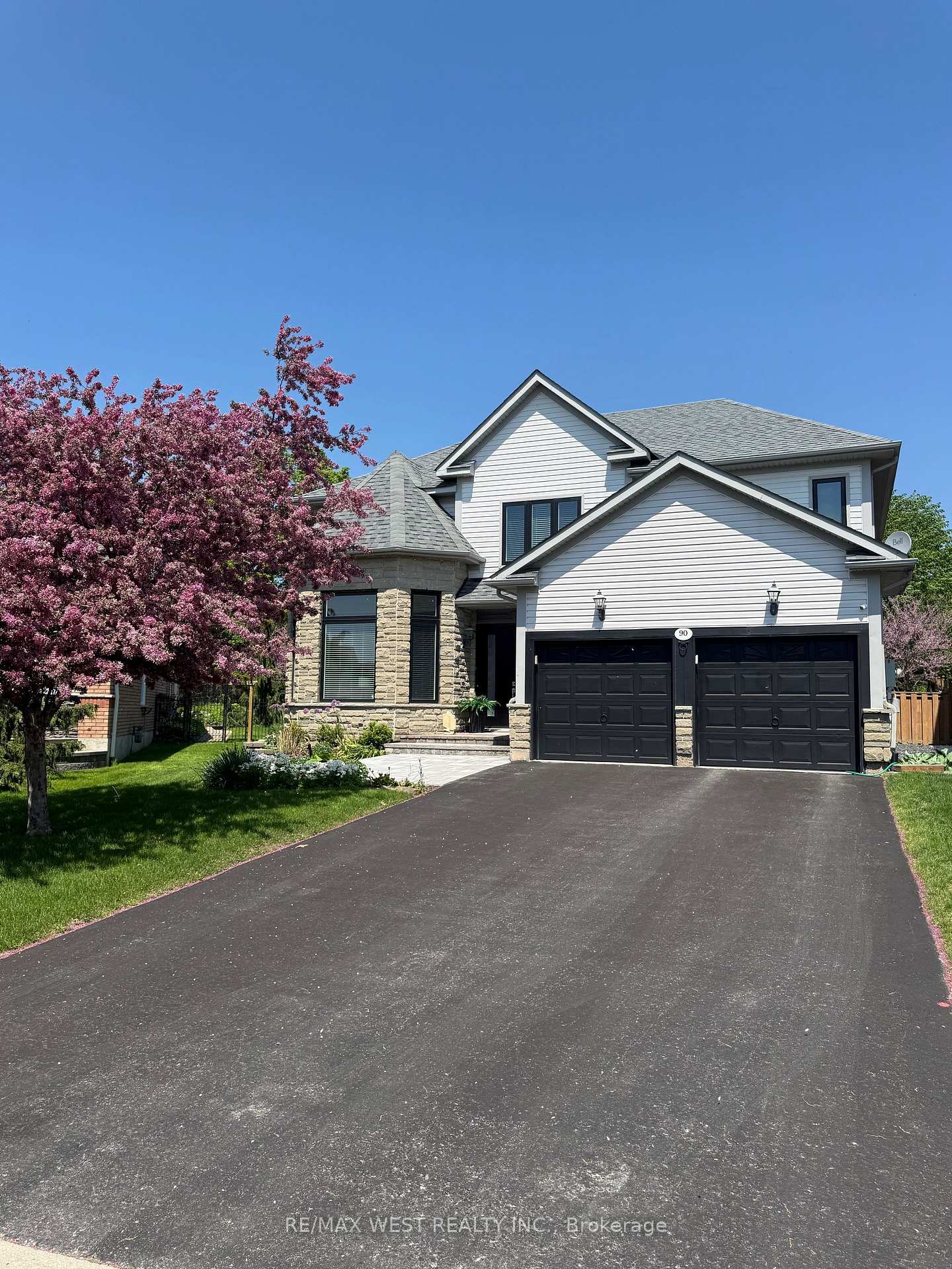 Photo 3 of 90 Birkhall Place, Barrie, Innis-Shore — HOMEH