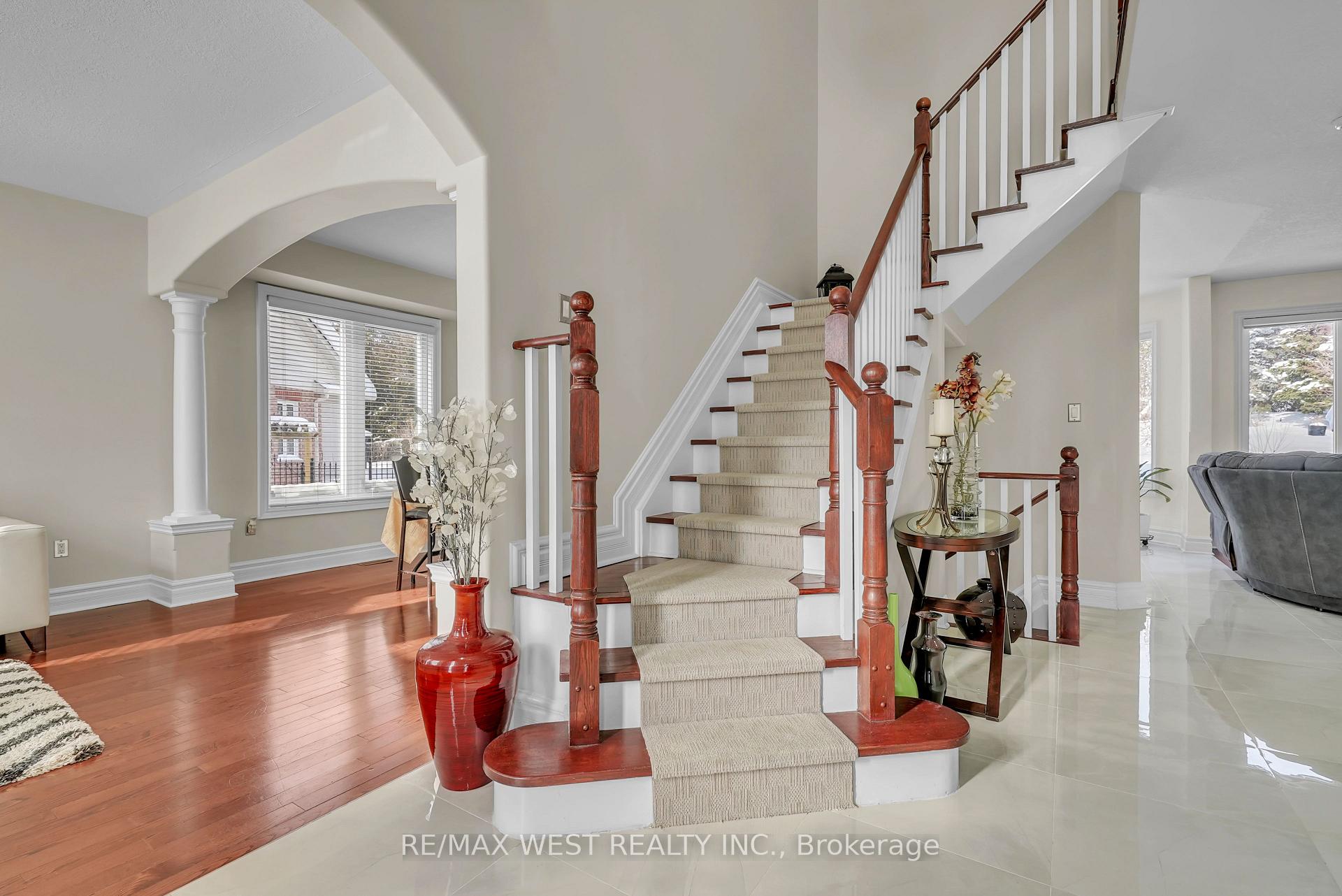 Photo 4 of 90 Birkhall Place, Barrie, Innis-Shore — HOMEH