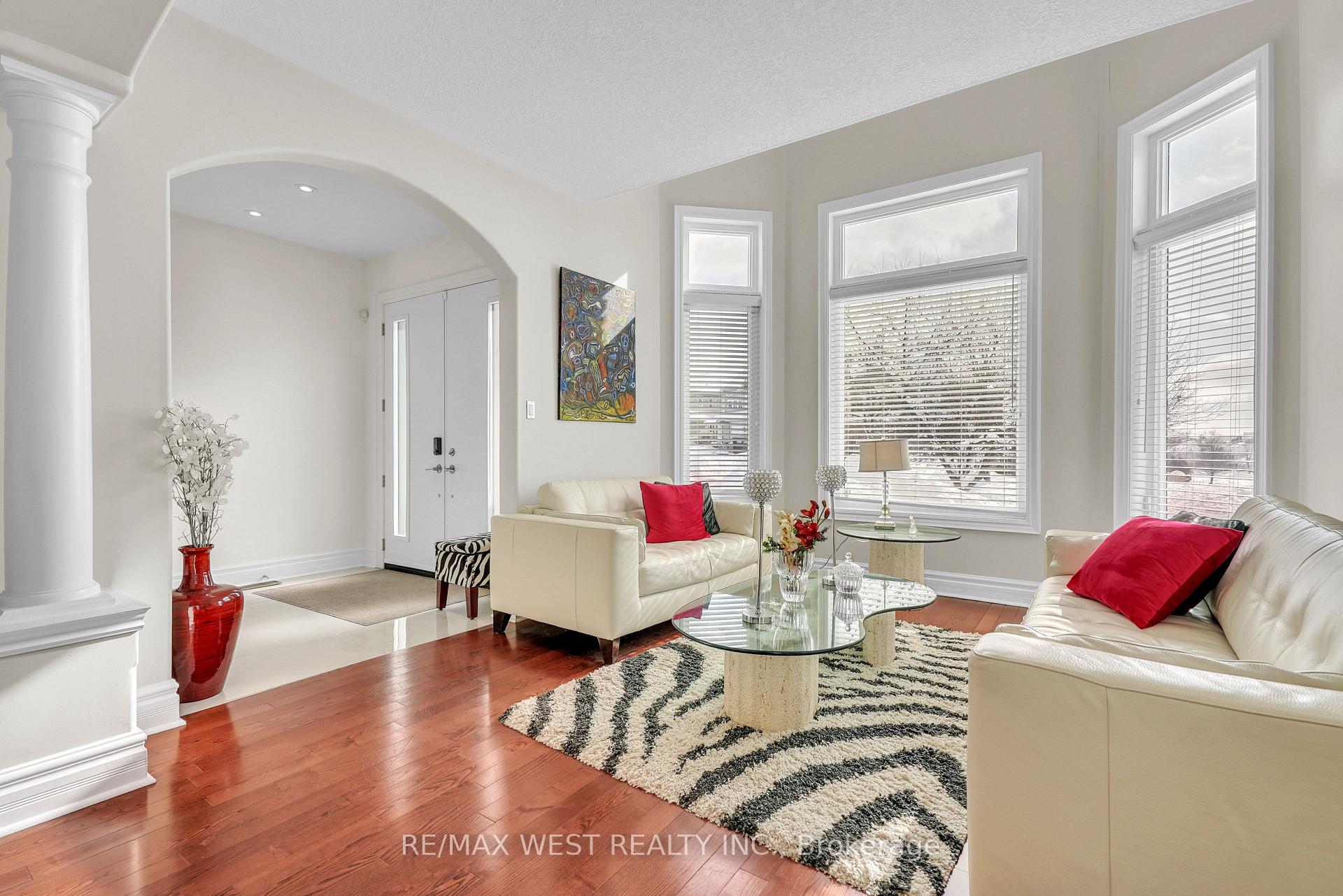 Photo 5 of 90 Birkhall Place, Barrie, Innis-Shore — HOMEH