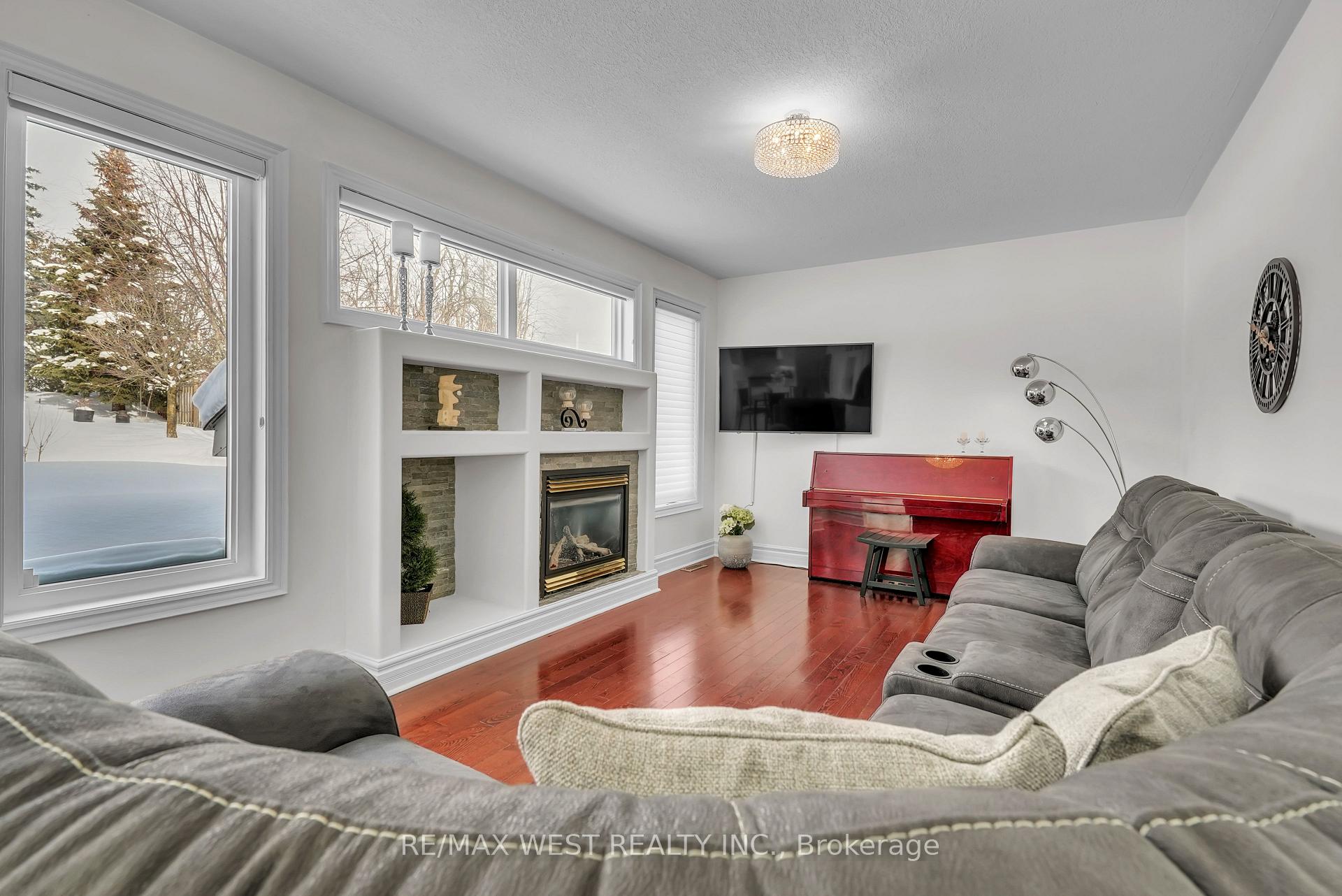 Photo 9 of 90 Birkhall Place, Barrie, Innis-Shore — HOMEH