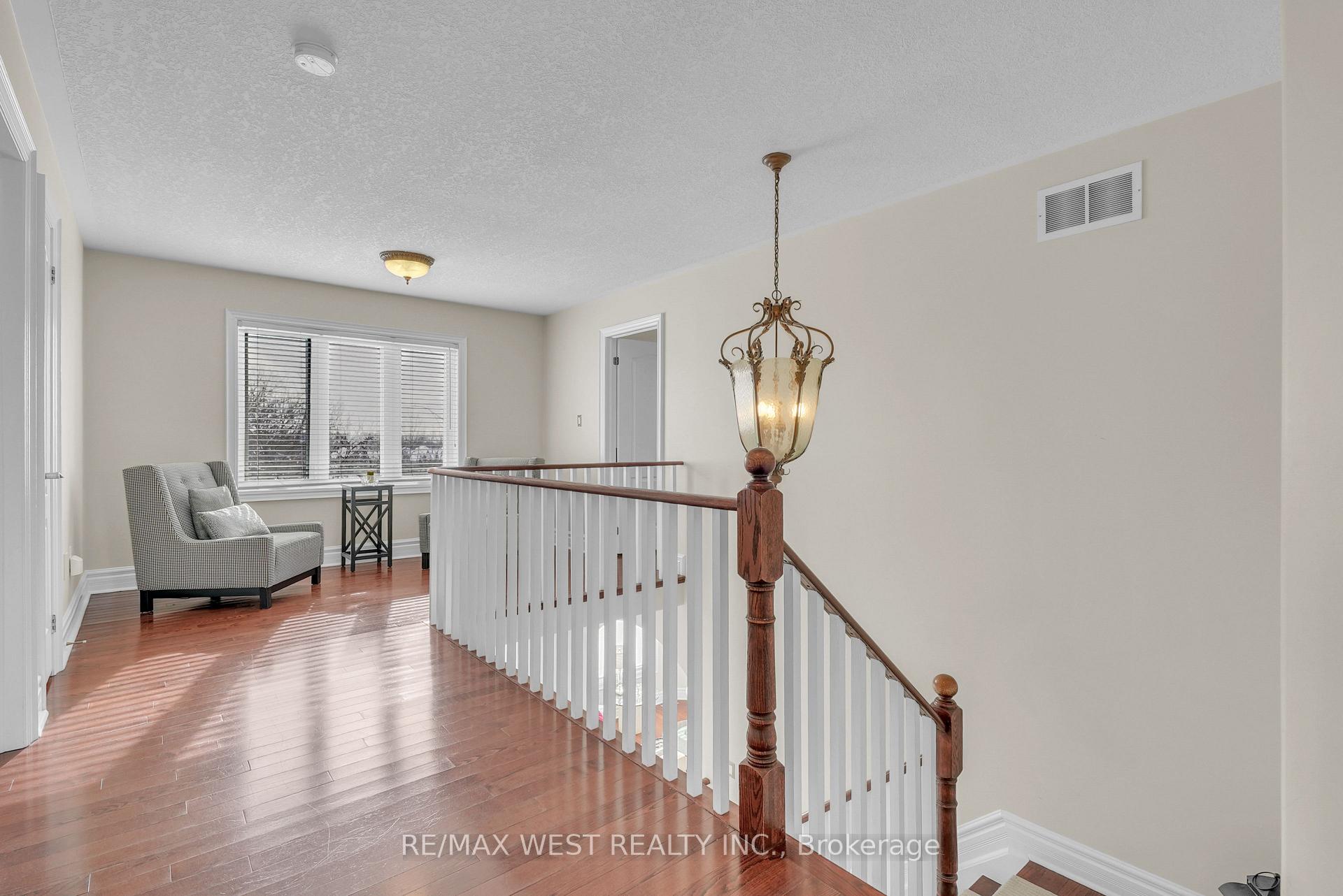 Photo 10 of 90 Birkhall Place, Barrie, Innis-Shore — HOMEH
