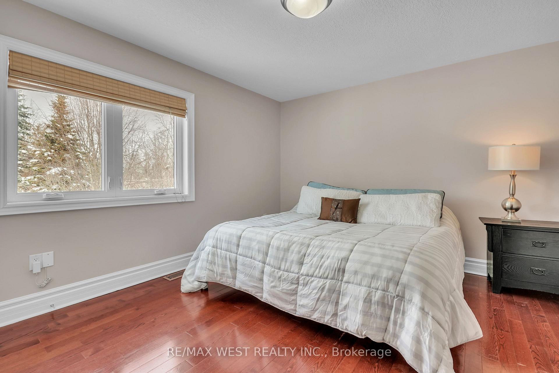 Photo 15 of 90 Birkhall Place, Barrie, Innis-Shore — HOMEH