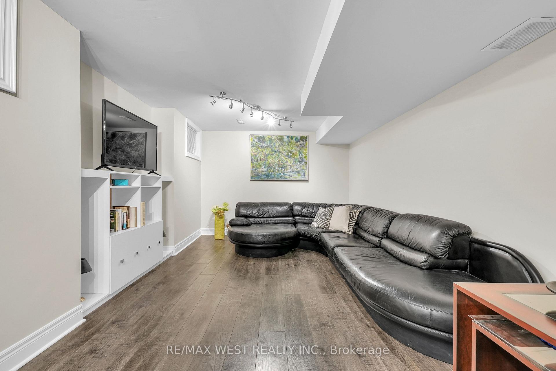 Photo 18 of 90 Birkhall Place, Barrie, Innis-Shore — HOMEH