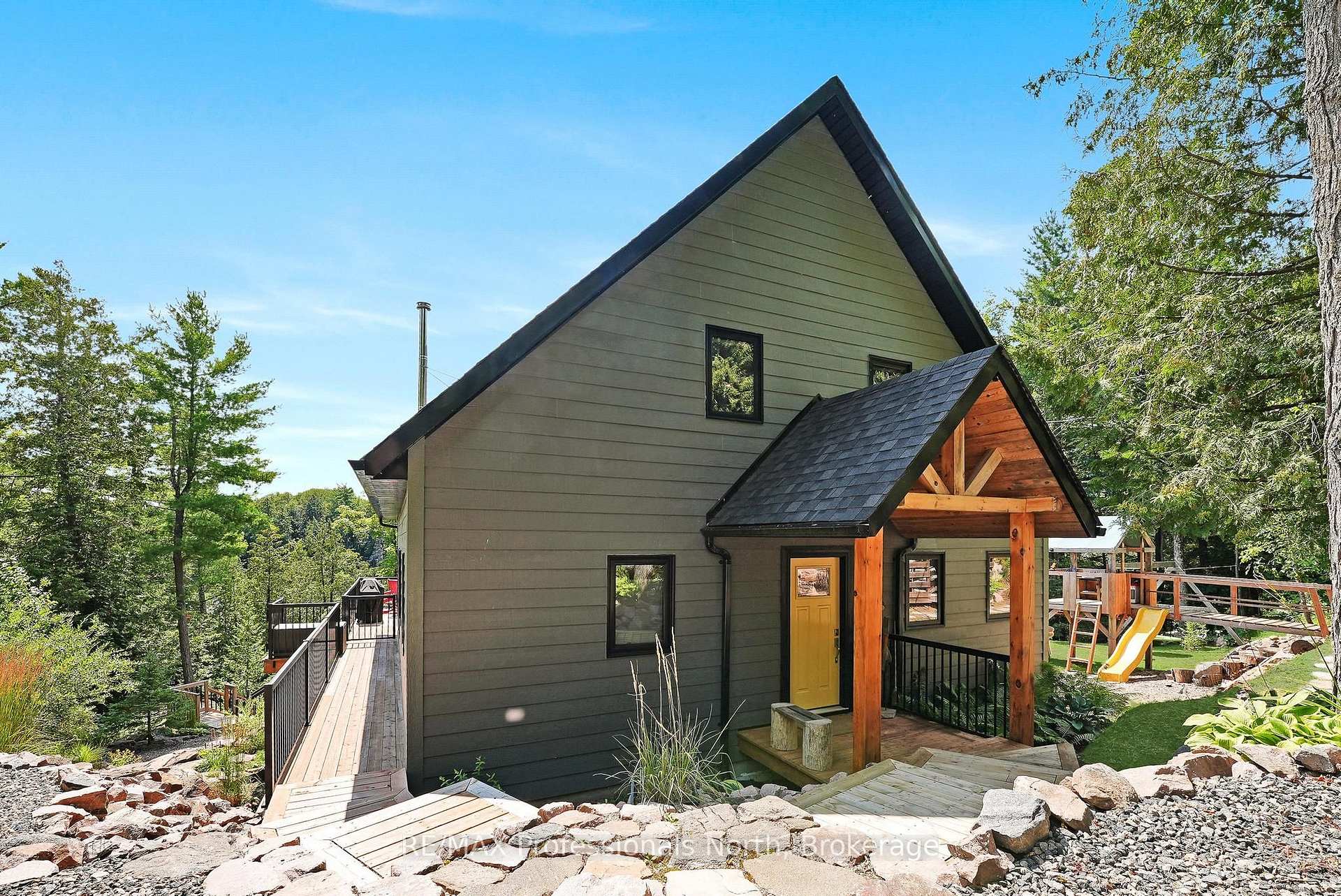 Photo 5 of 1333 Nestle Trail, Highlands East, Glamorgan — HOMEH