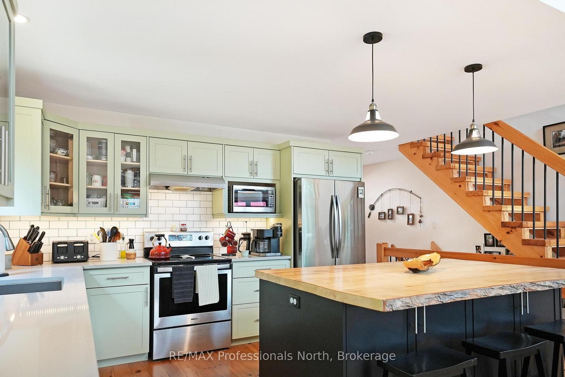Photo 12 of 1333 Nestle Trail, Highlands East, Glamorgan — HOMEH