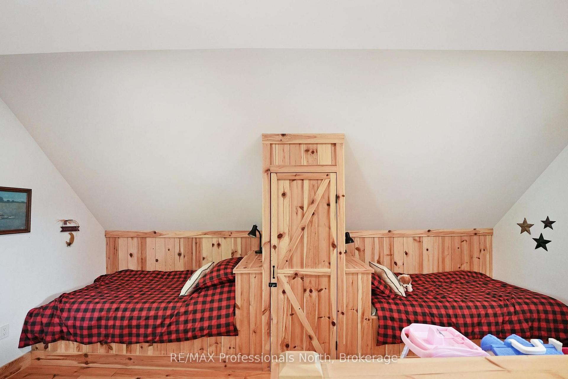 Photo 23 of 1333 Nestle Trail, Highlands East, Glamorgan — HOMEH