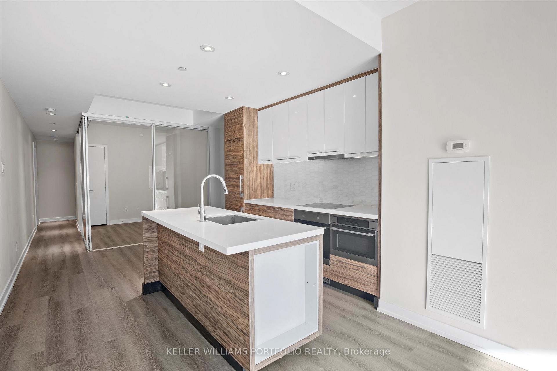 Photo 2 of Unit 2408, 488 University Avenue, Toronto, Kensington-Chinatown — HOMEH