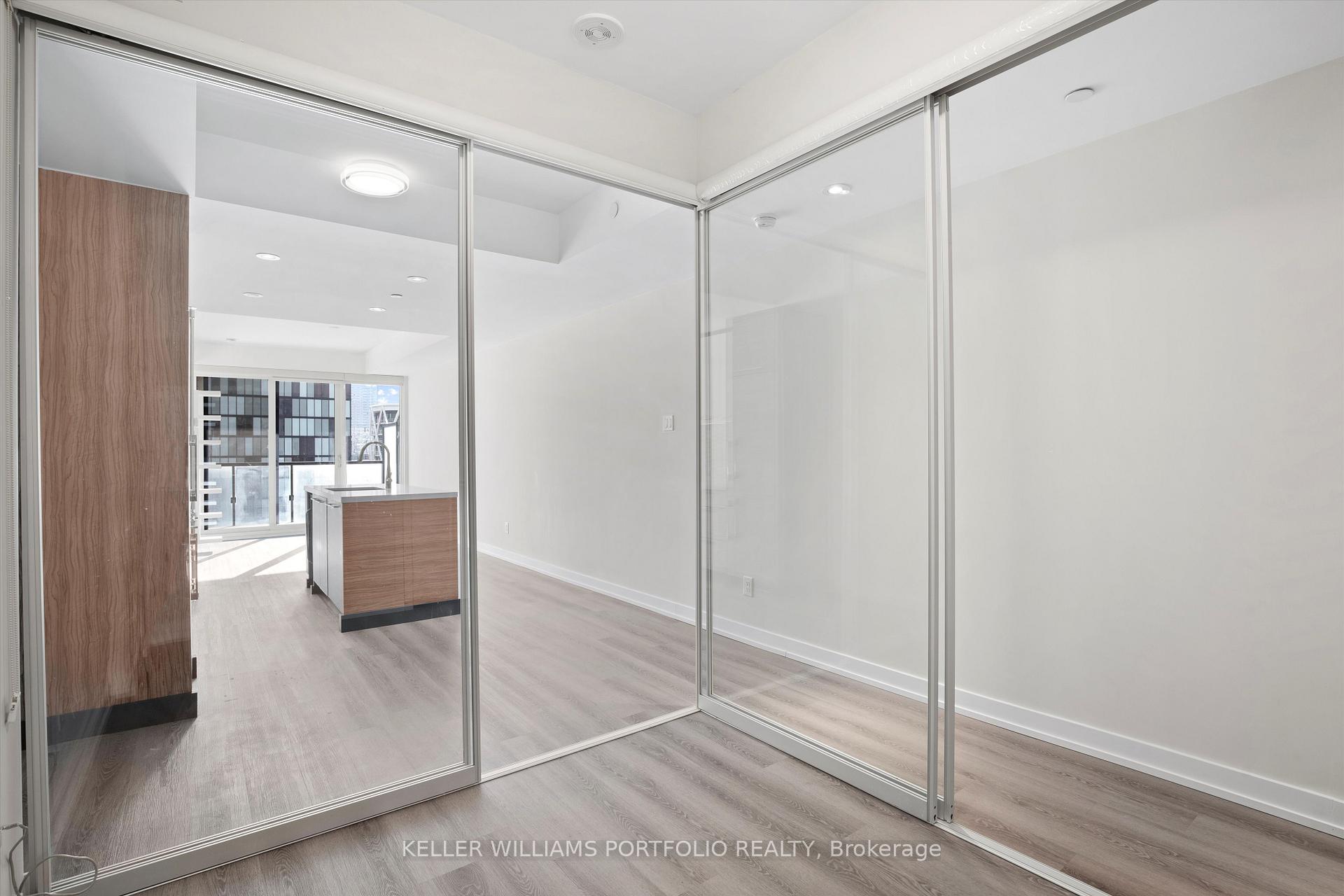 Photo 5 of Unit 2408, 488 University Avenue, Toronto, Kensington-Chinatown — HOMEH