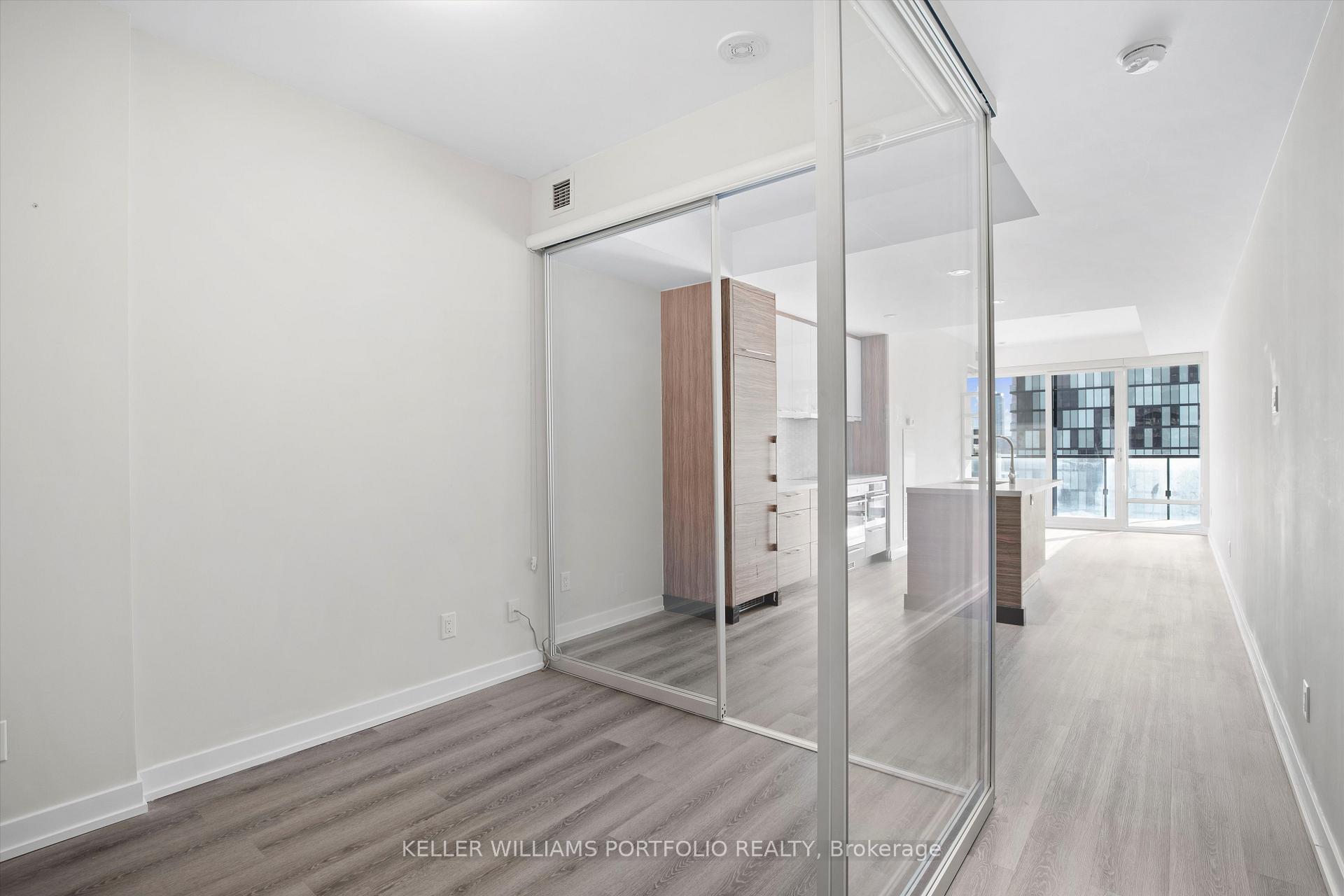 Photo 6 of Unit 2408, 488 University Avenue, Toronto, Kensington-Chinatown — HOMEH