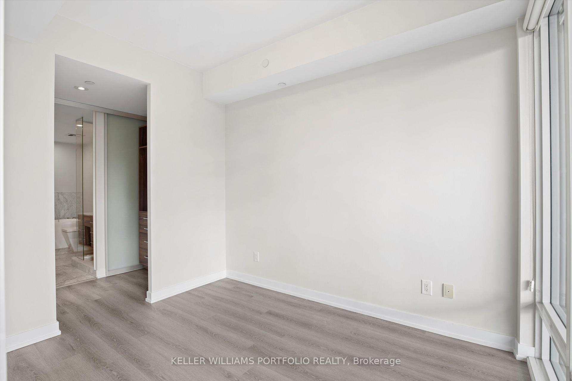 Photo 7 of Unit 2408, 488 University Avenue, Toronto, Kensington-Chinatown — HOMEH