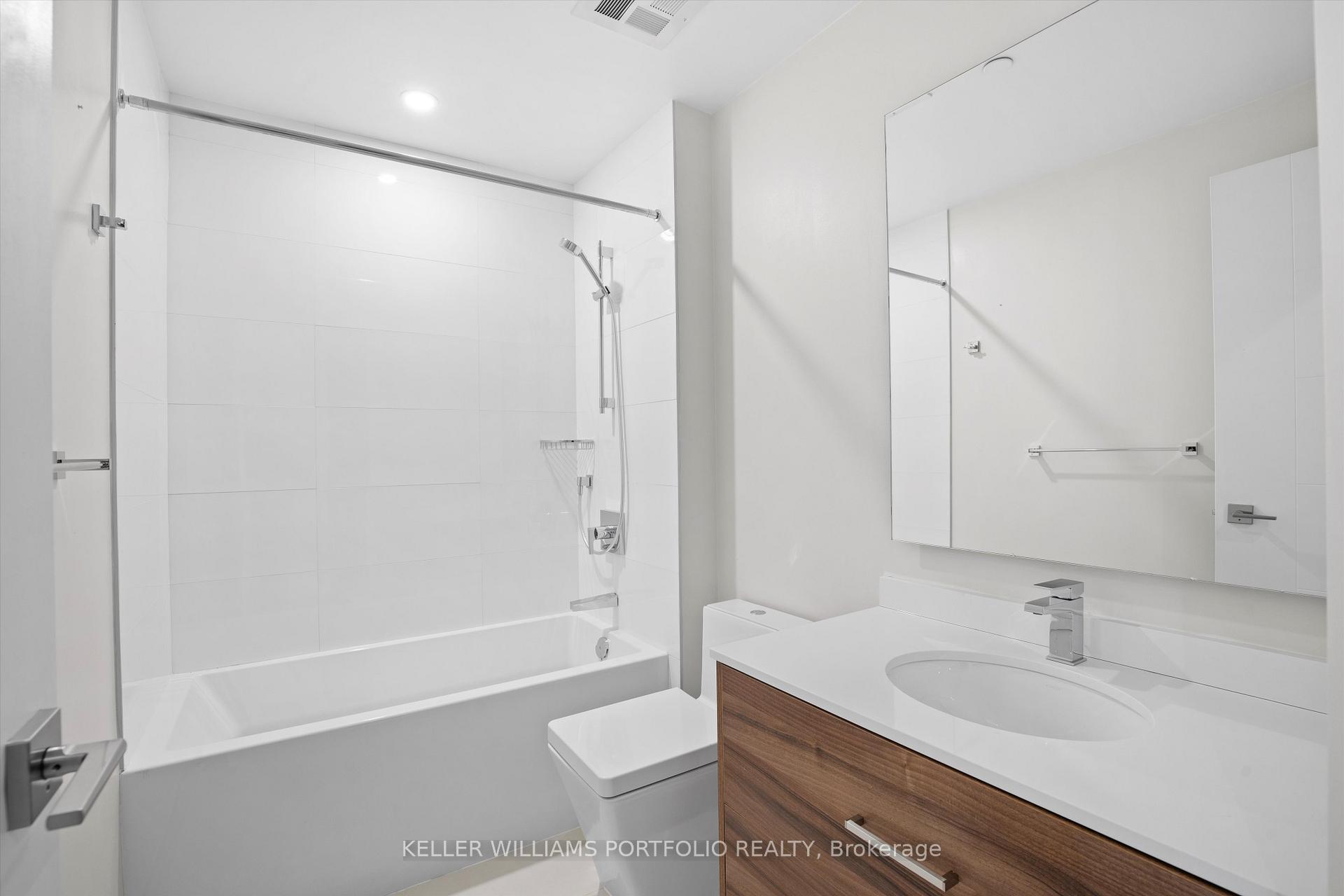 Photo 10 of Unit 2408, 488 University Avenue, Toronto, Kensington-Chinatown — HOMEH