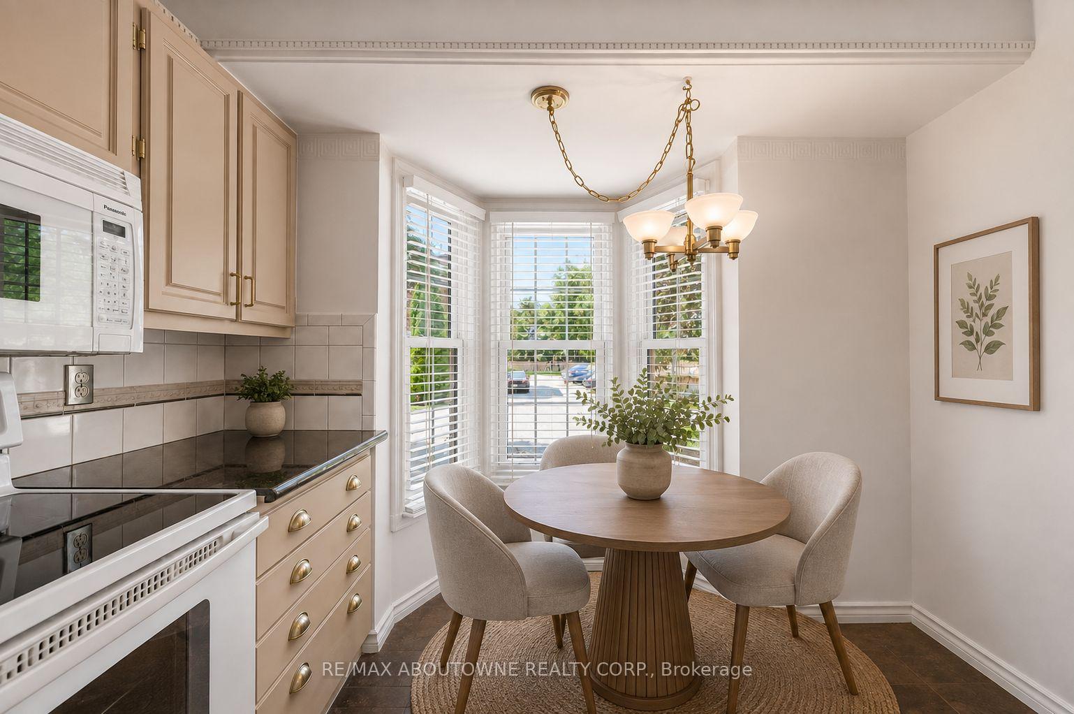 Photo 7 of 461 Blathwayte Lane, Burlington, Brant — HOMEH