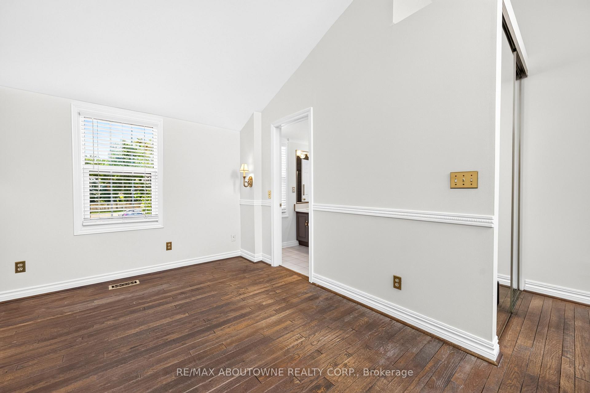Photo 17 of 461 Blathwayte Lane, Burlington, Brant — HOMEH