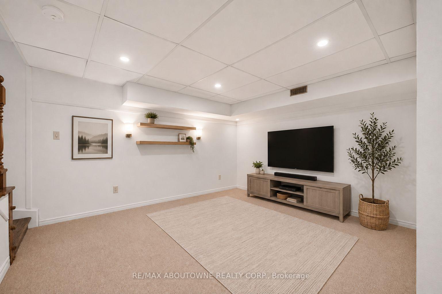 Photo 23 of 461 Blathwayte Lane, Burlington, Brant — HOMEH