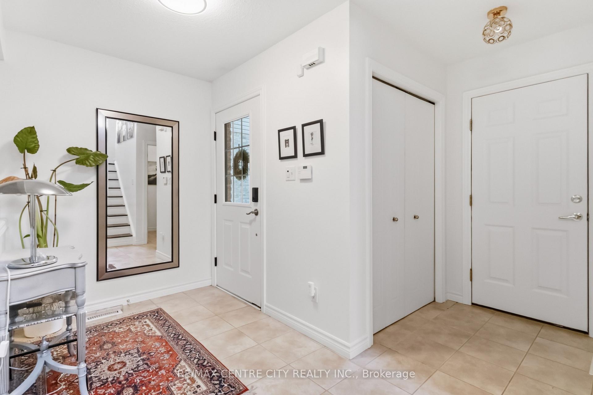 Photo 5 of 1308 Elson Road, London, North I — HOMEH