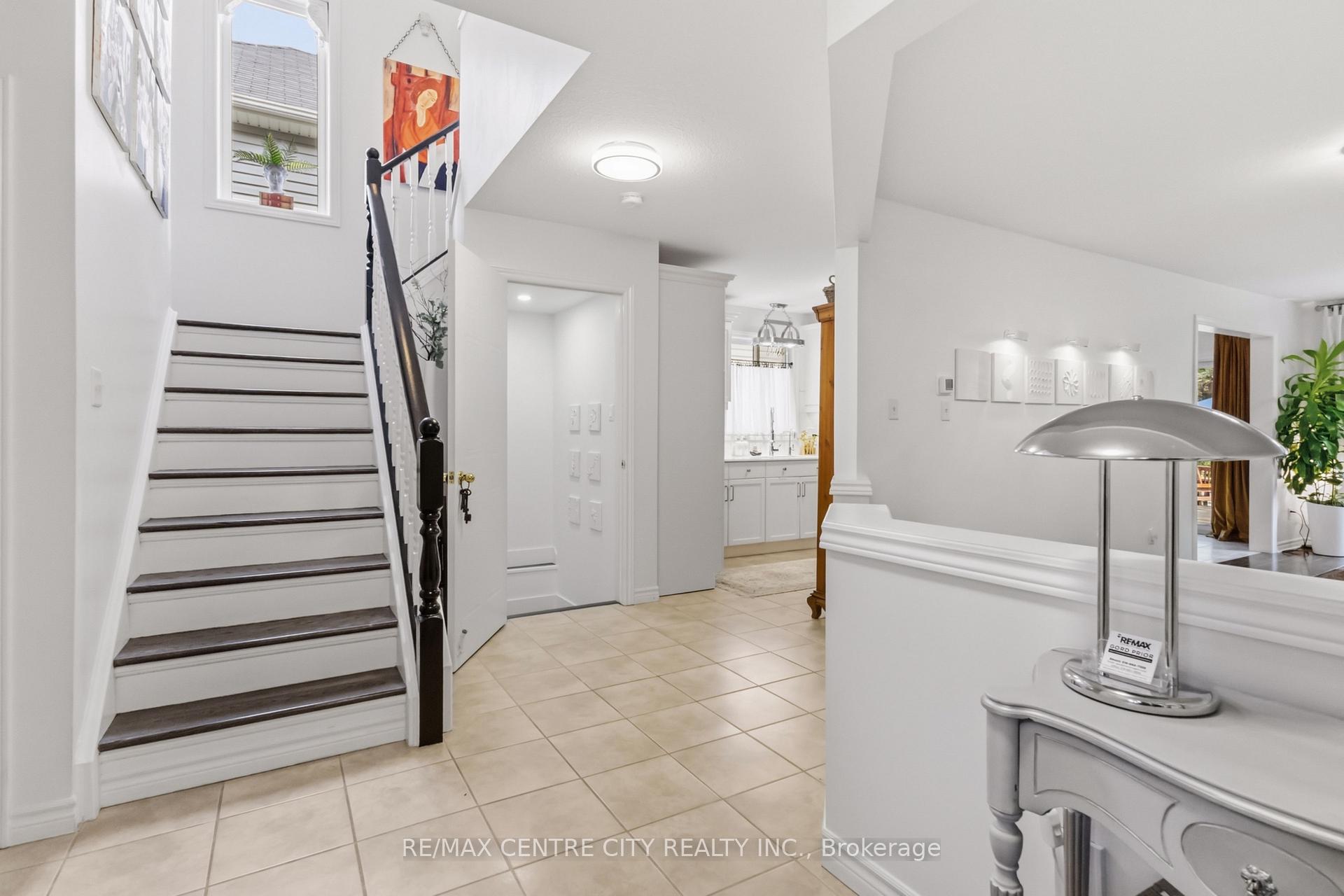 Photo 6 of 1308 Elson Road, London, North I — HOMEH