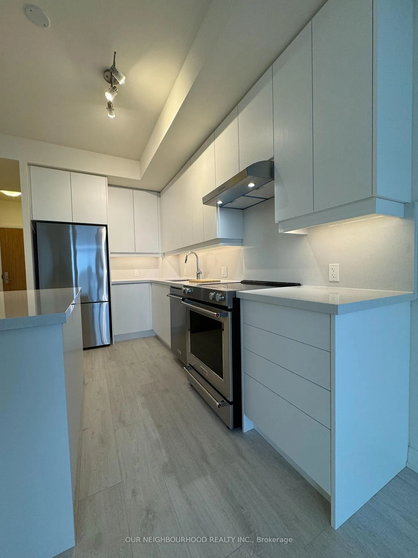 Photo 2 of Unit 528, 8960 Jane Street, Vaughan, Vellore Village — HOMEH