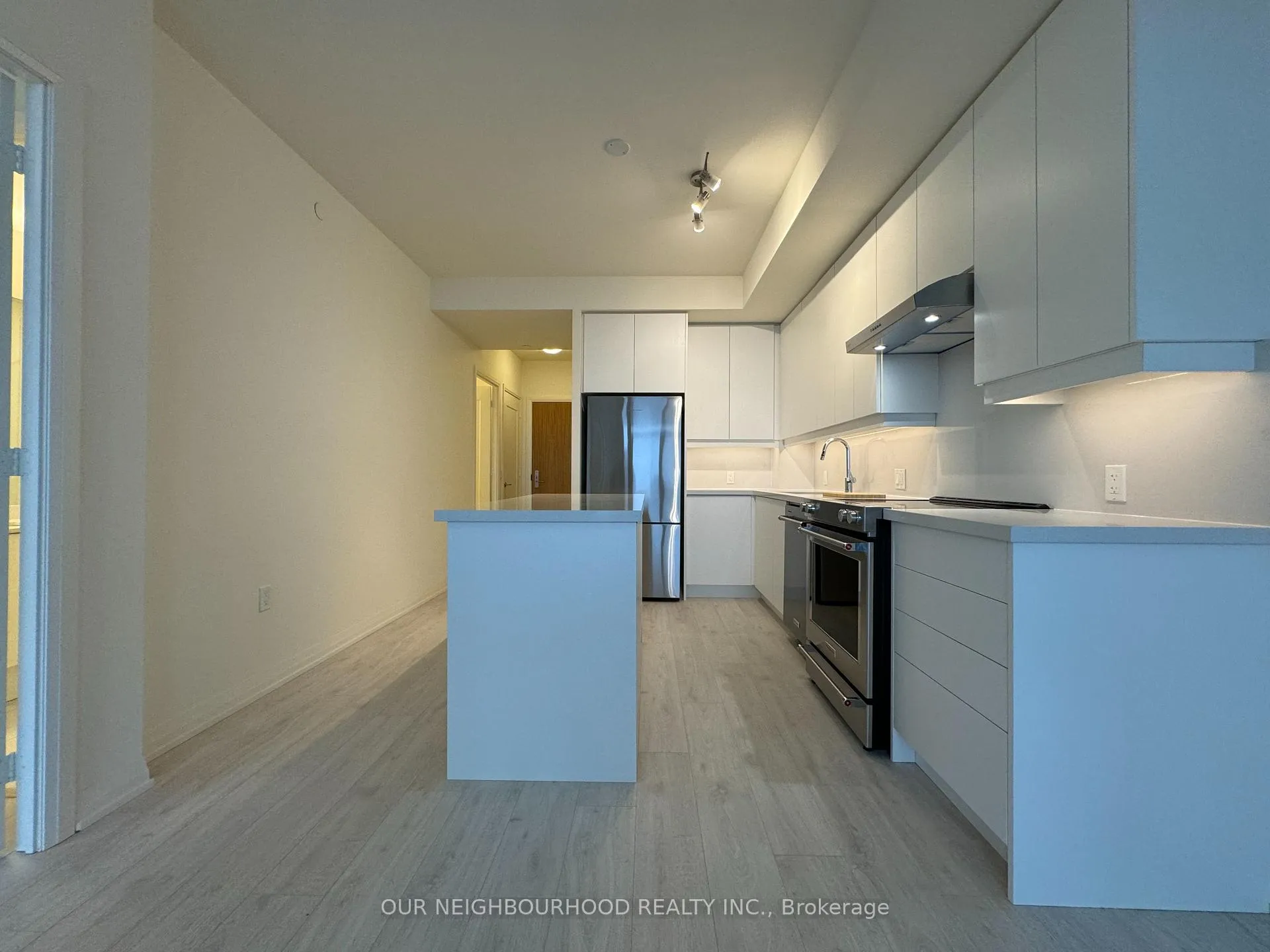 Photo 3 of Unit 528, 8960 Jane Street, Vaughan, Vellore Village — HOMEH