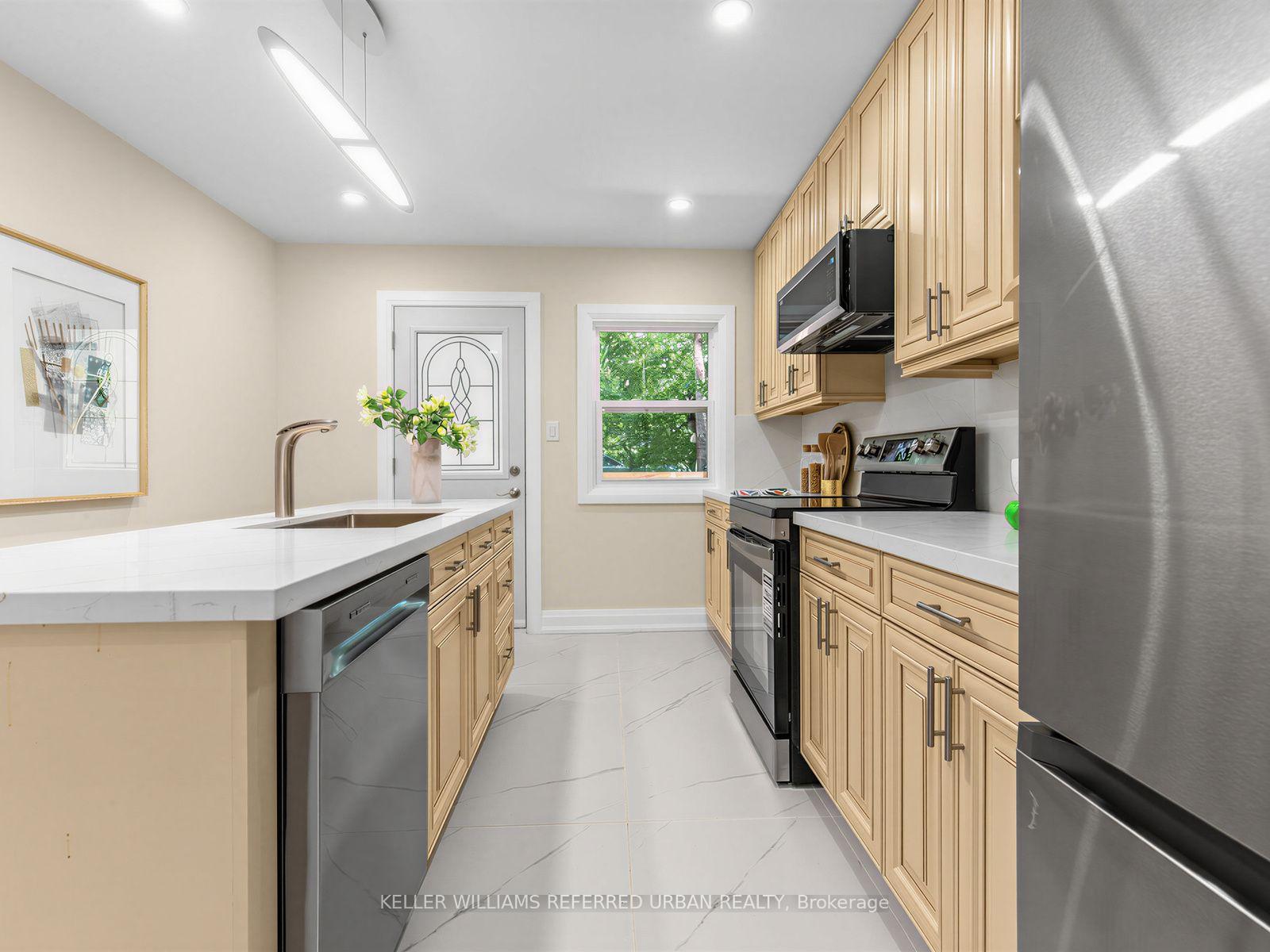 Photo 10 of 968 Eastern Avenue, Toronto, Greenwood-Coxwell — HOMEH