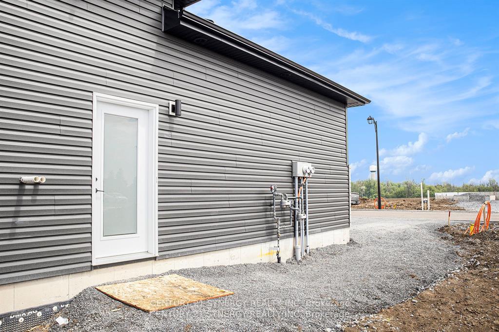 Photo 3 of Unit B, 63 Helen Street, North Stormont, North Stormont (Finch) Twp — HOMEH